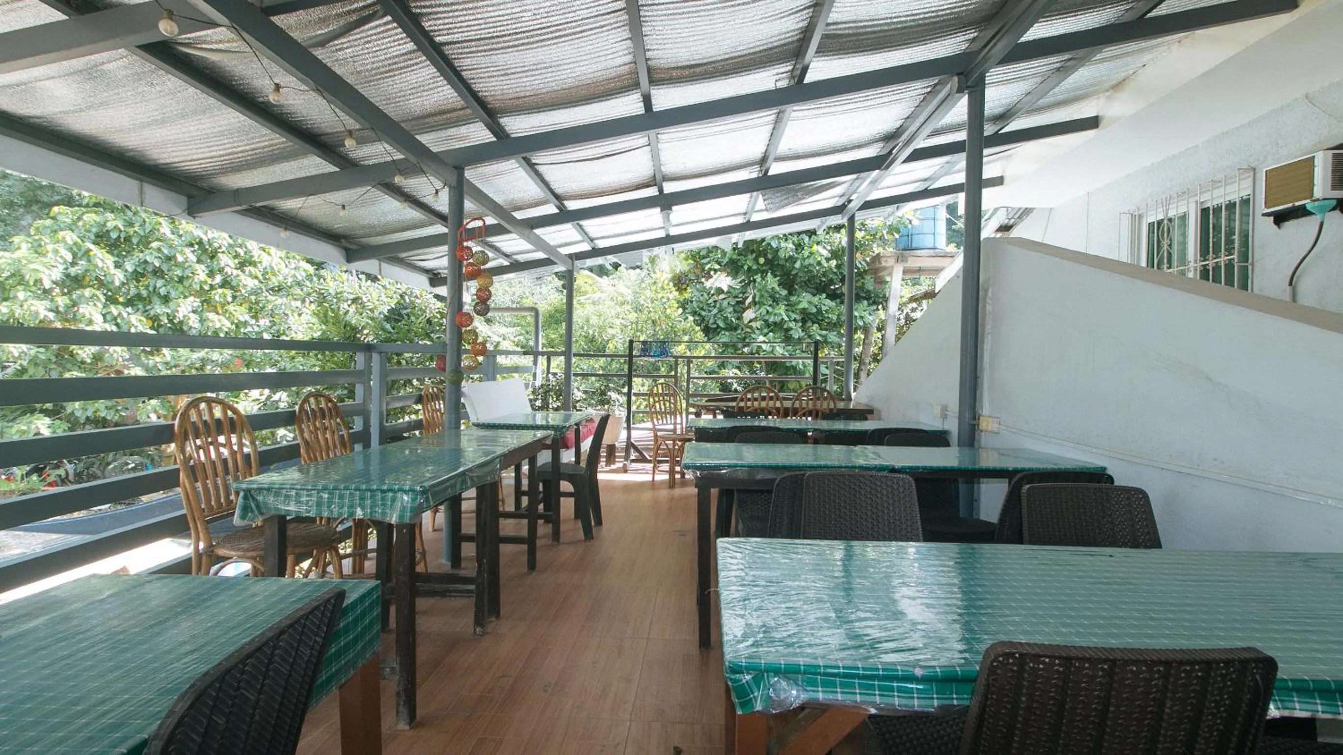 Restaurant/places to eat in RedDoorz at Bunakidz Lodge El Nido Palawan