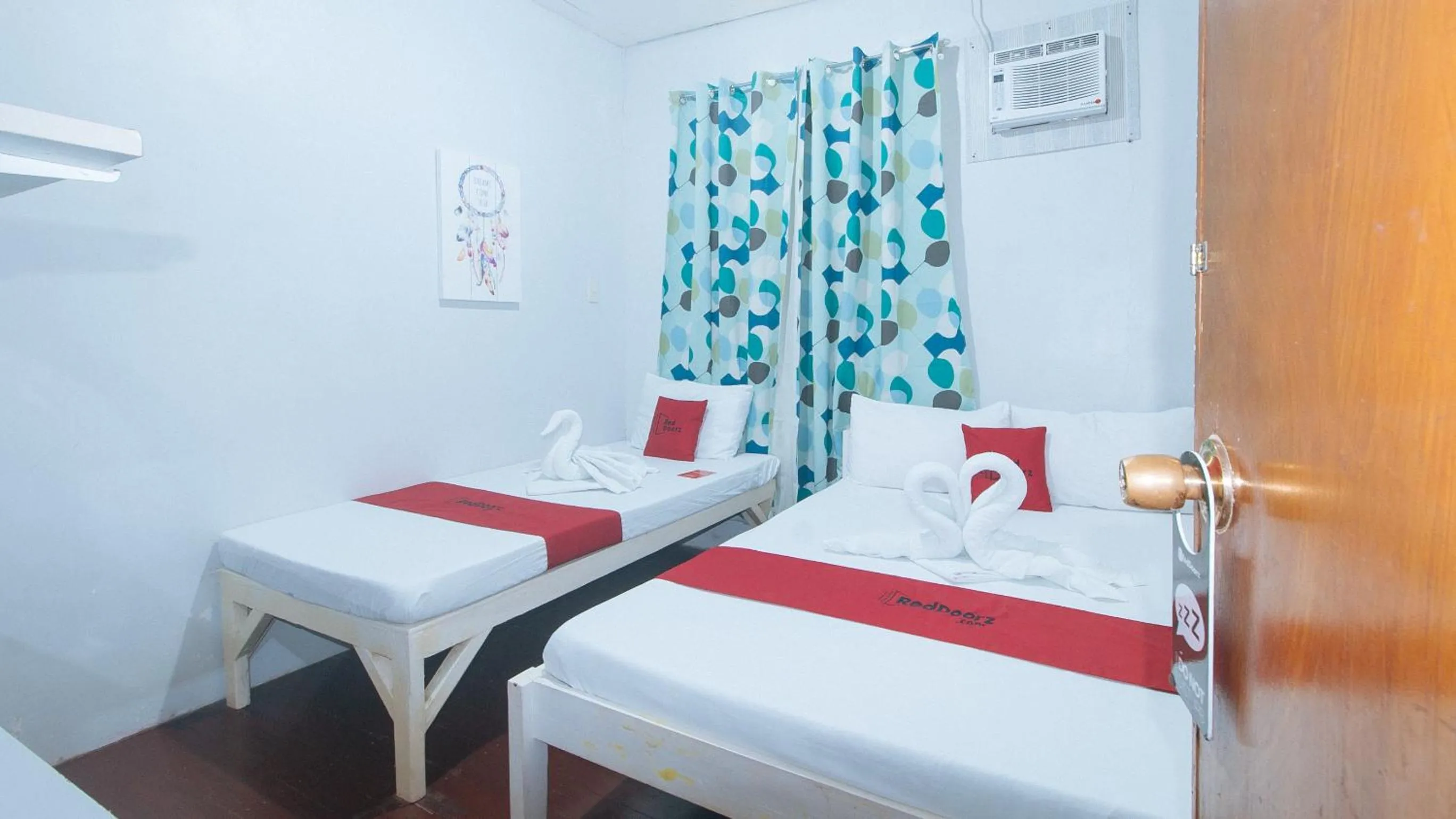 Bed in RedDoorz at Bunakidz Lodge El Nido Palawan