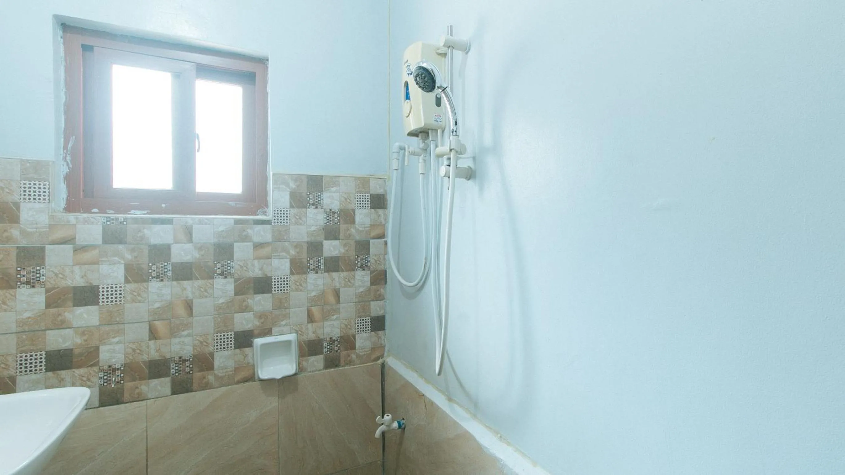 Bathroom in RedDoorz at Bunakidz Lodge El Nido Palawan