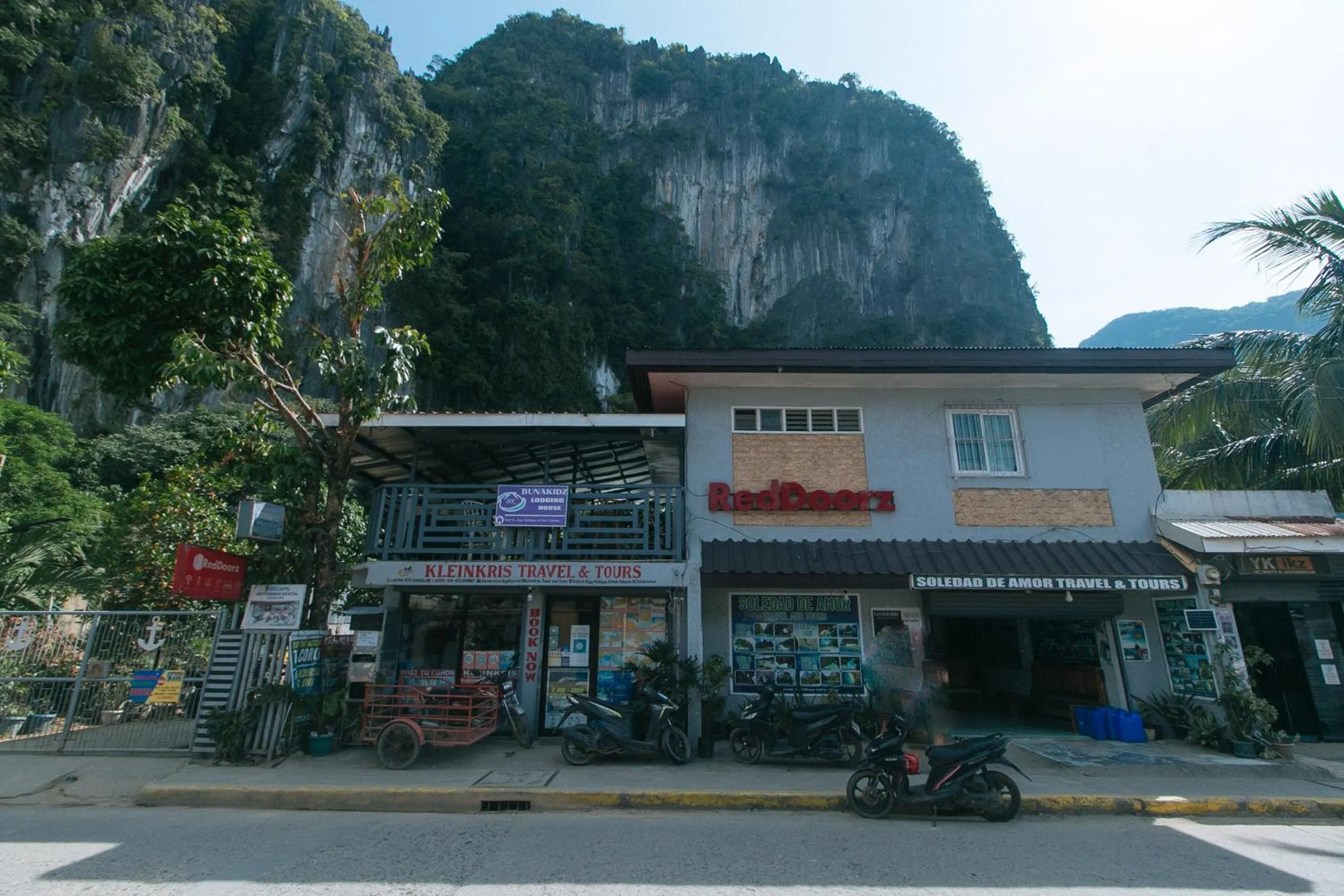 Property building in RedDoorz at Bunakidz Lodge El Nido Palawan