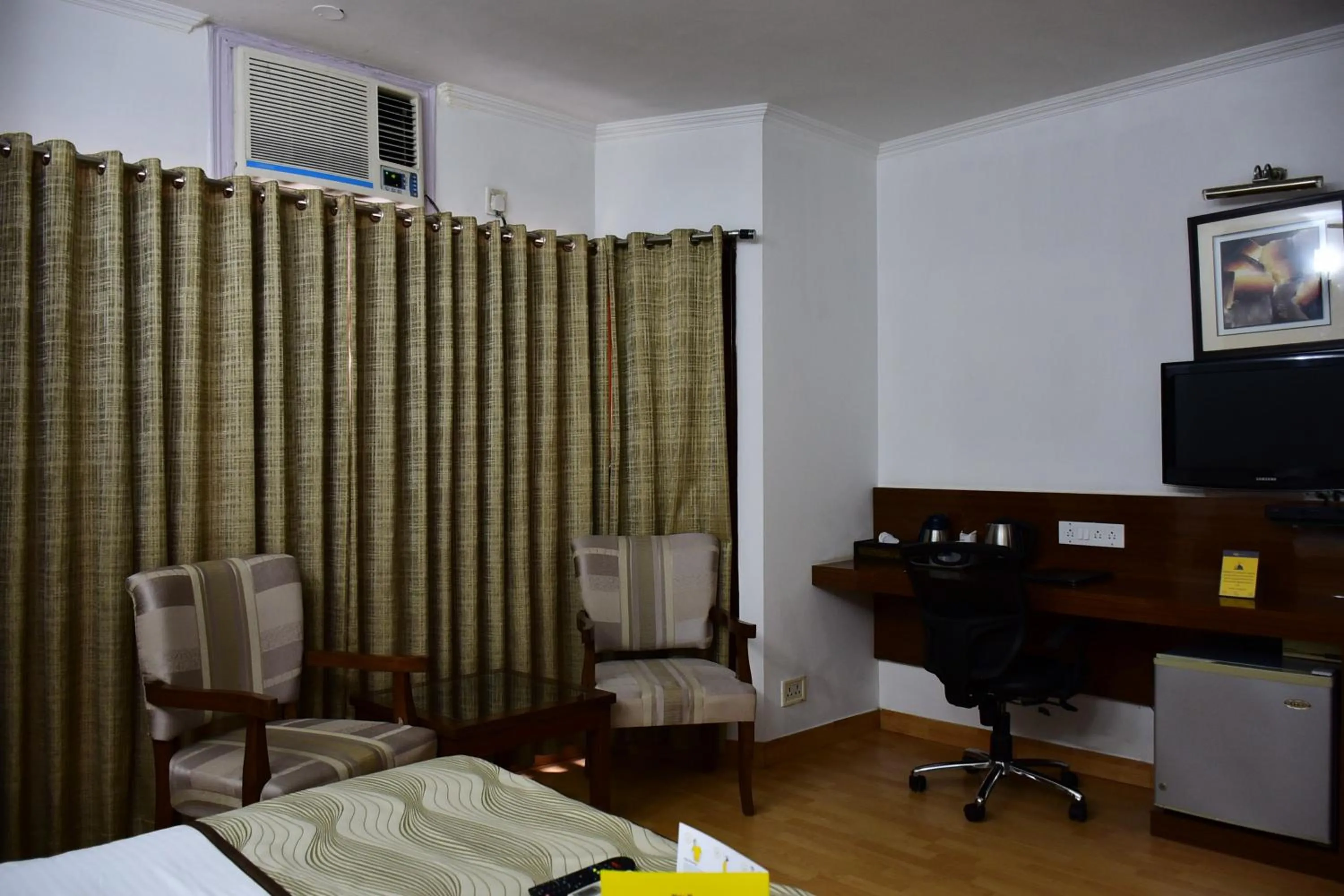 Bedroom, Bed in Hotel Windsor Castle Cyber City