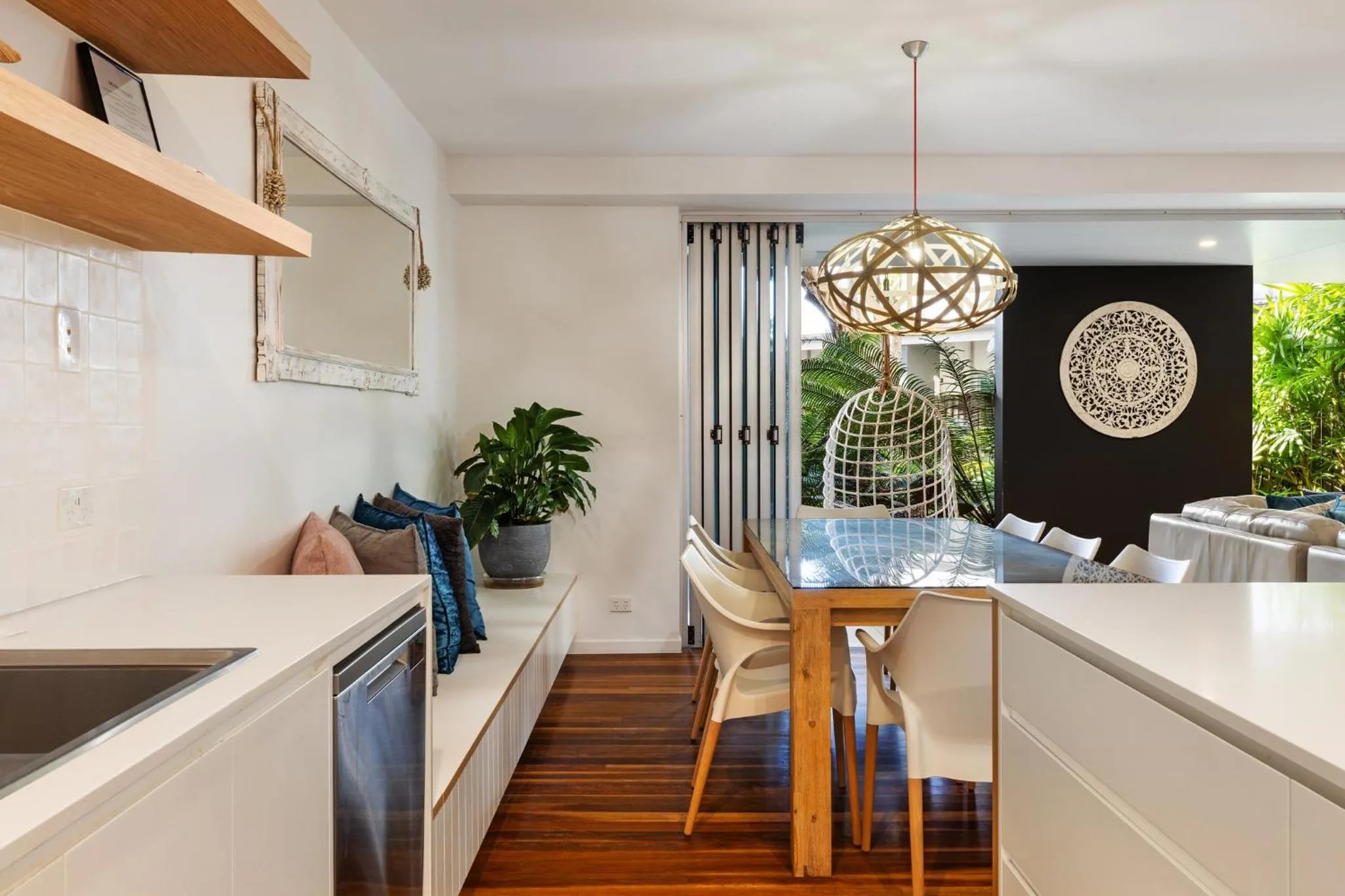 Kitchen or kitchenette in East On Byron Bay Apartments