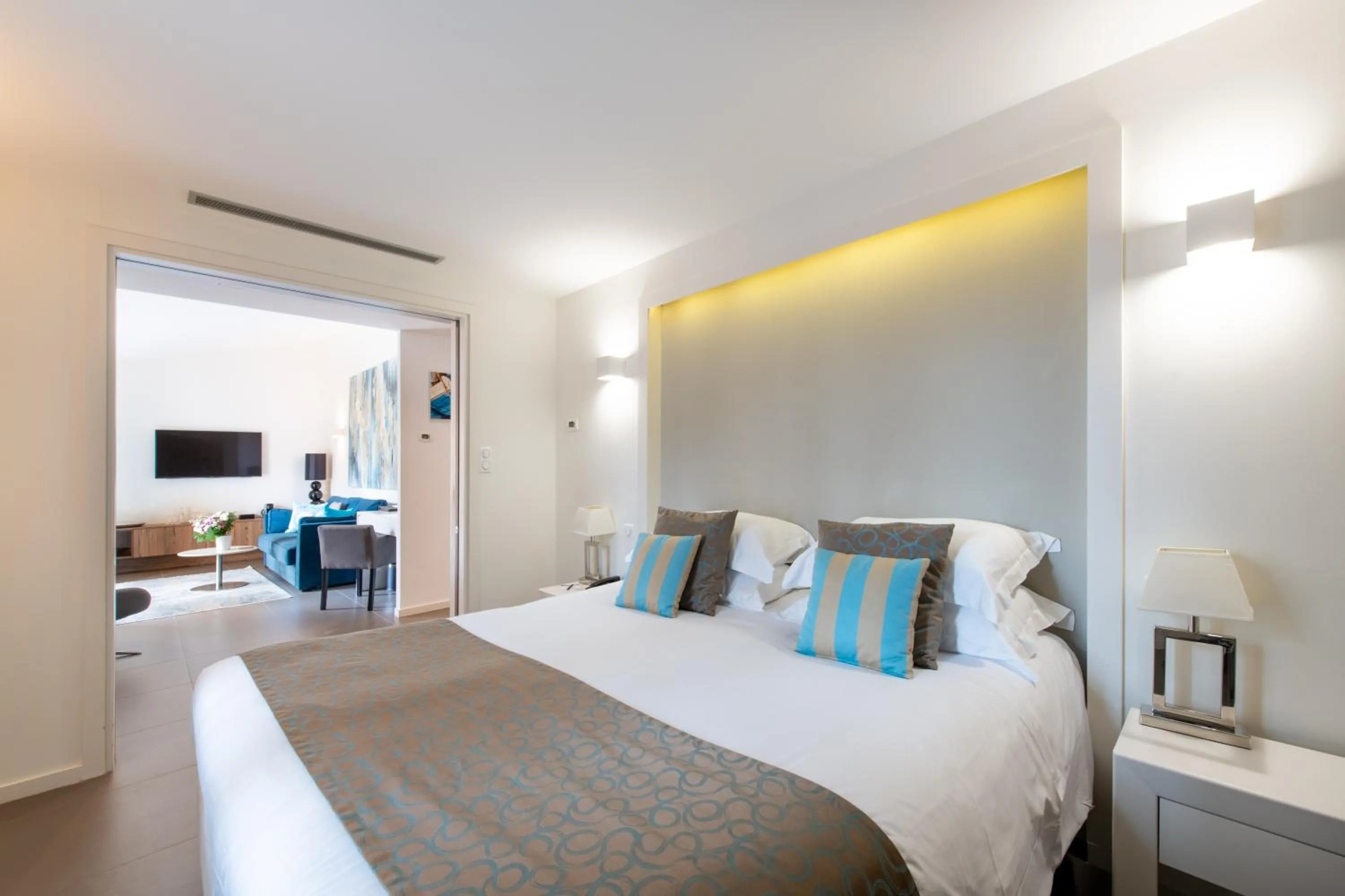 Photo of the whole room, Bed in Hôtel Golf & Spa Château de la Bégude The Originals Collection