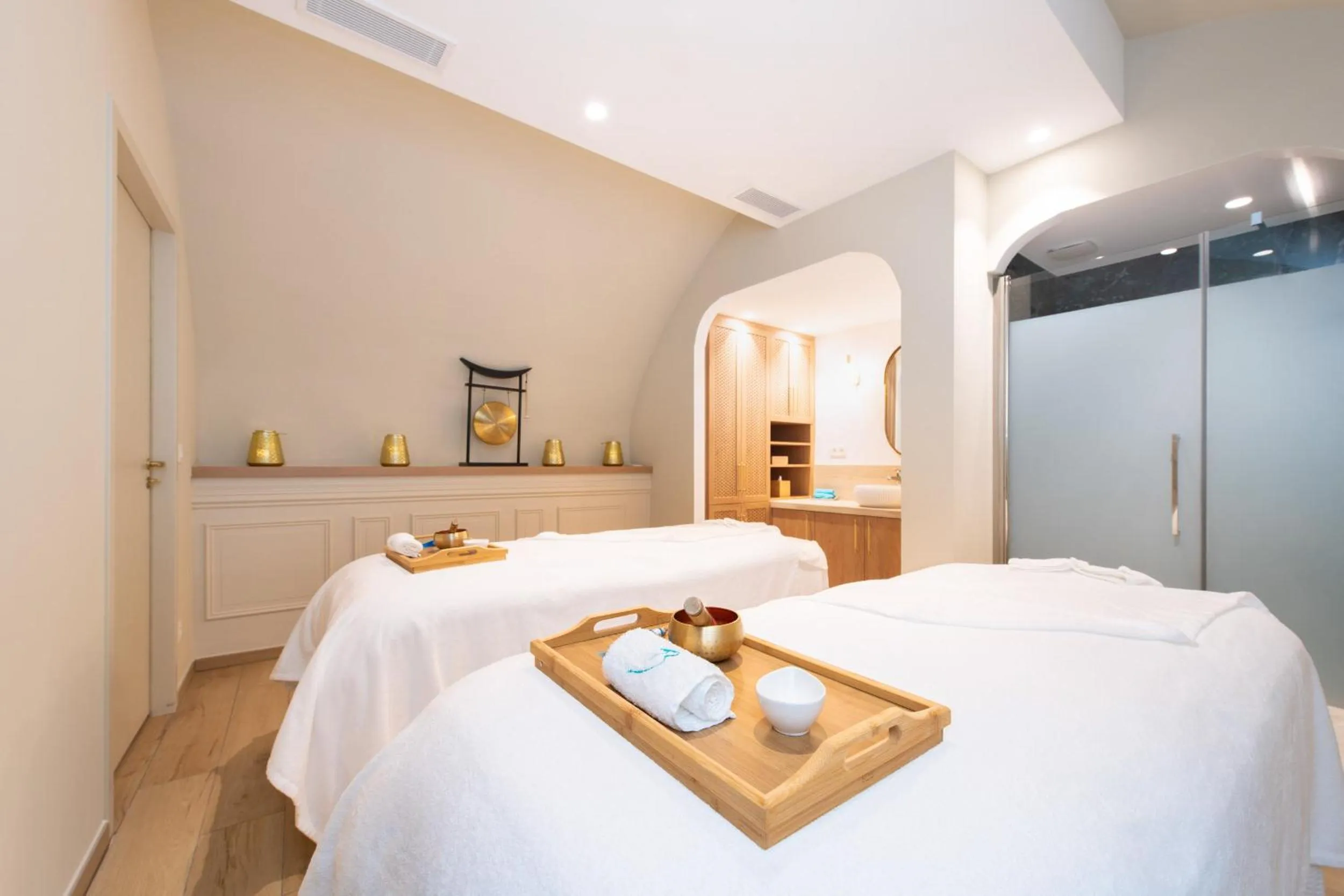 Spa and wellness centre/facilities, Bed in Hôtel Golf & Spa Château de la Bégude The Originals Collection