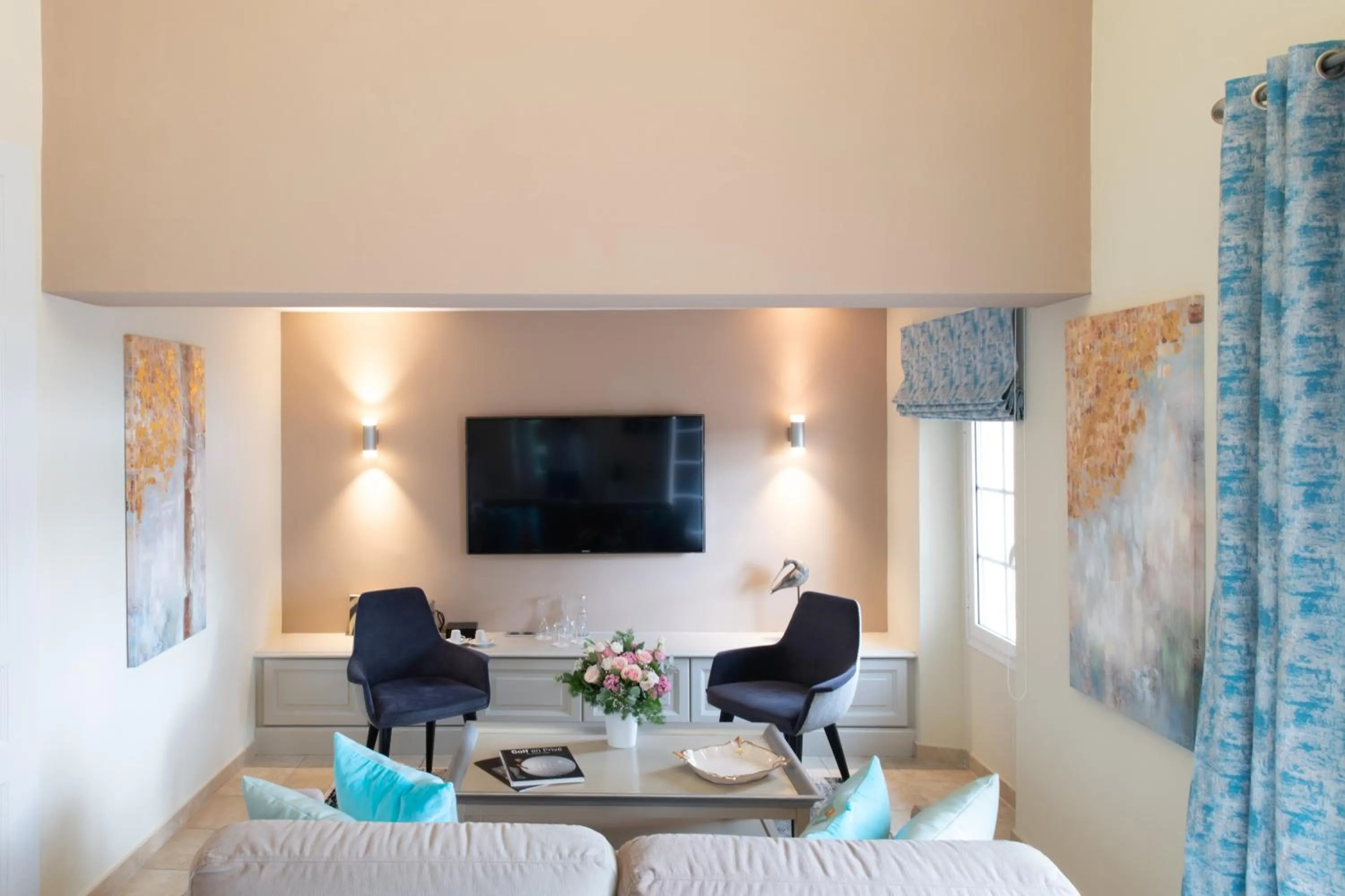 Seating area in Hôtel Golf & Spa Château de la Bégude The Originals Collection