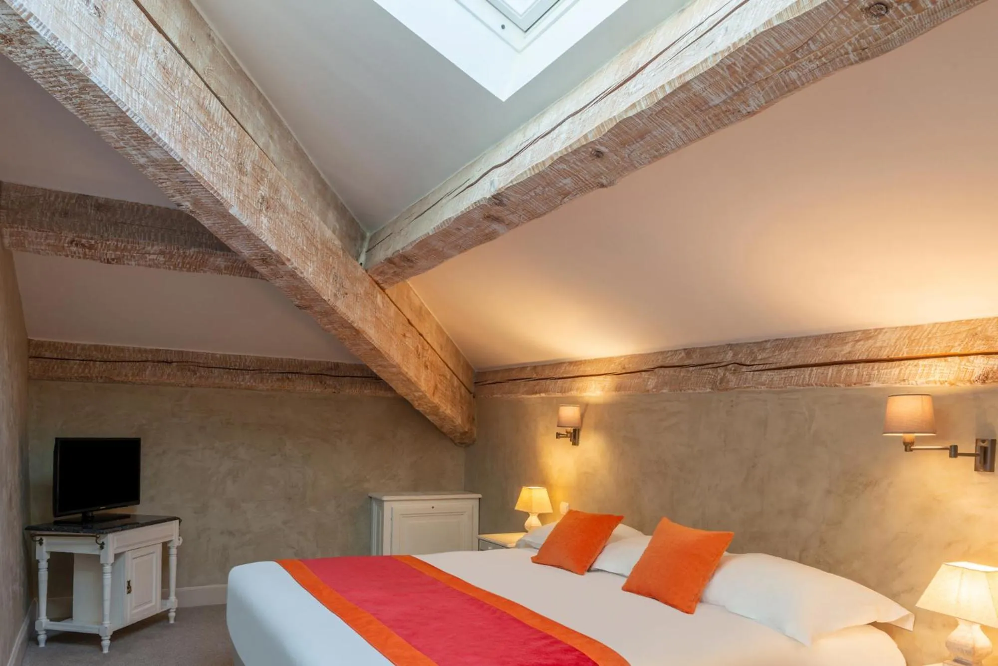 Bedroom, Bed in Hôtel Golf & Spa Château de la Bégude The Originals Collection