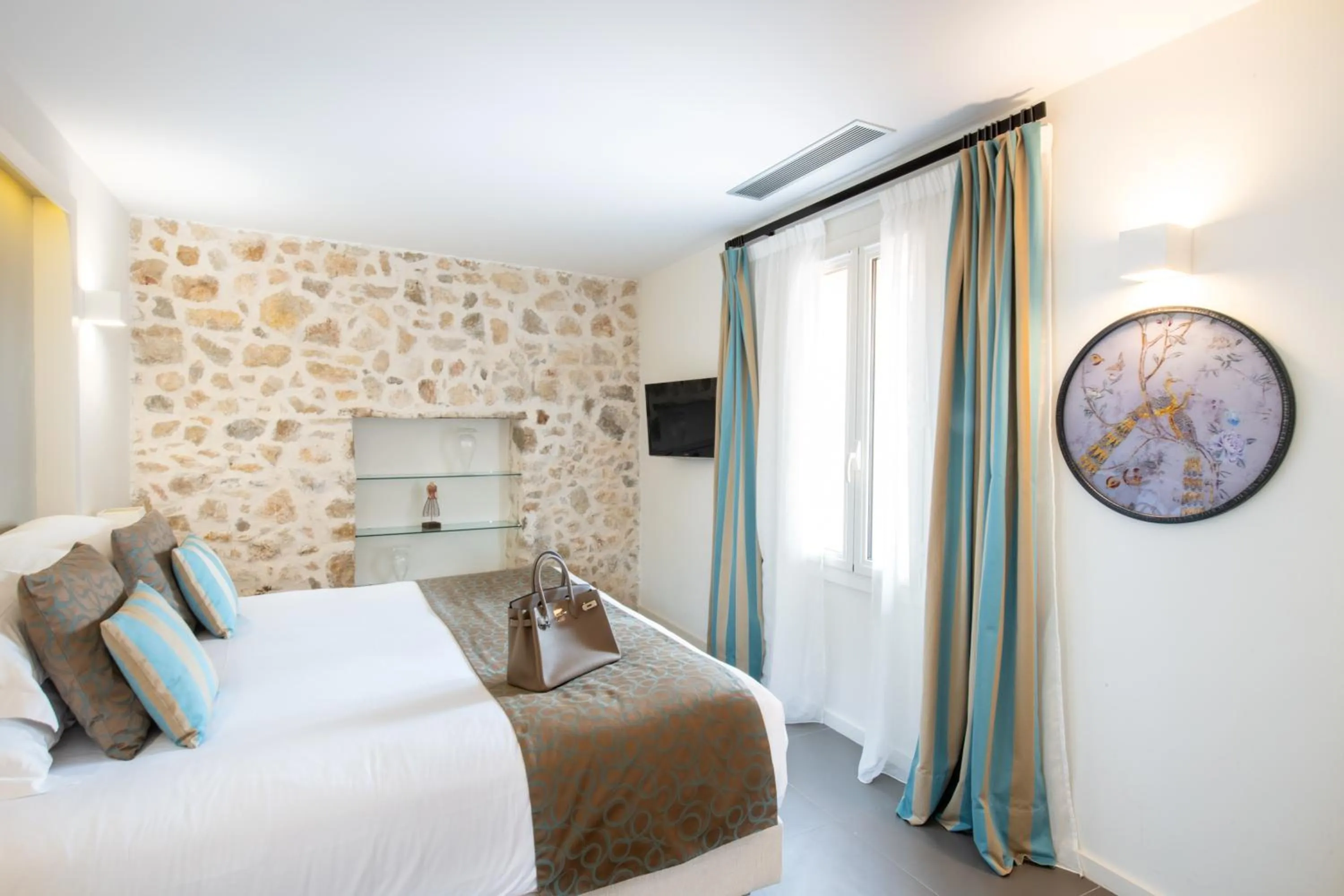 Bedroom, Bed in Hôtel Golf & Spa Château de la Bégude The Originals Collection