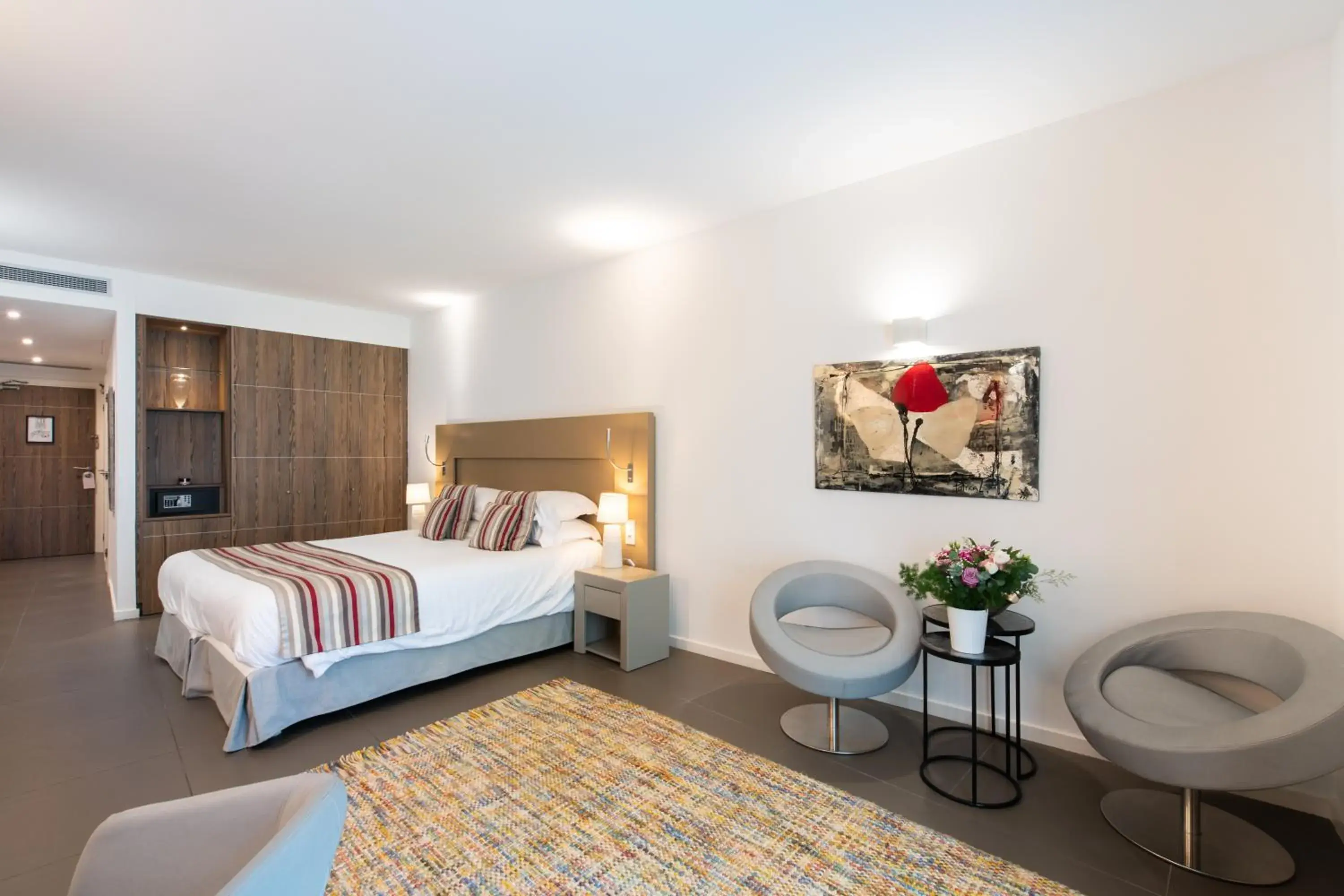 Deluxe Room in Hôtel Golf & Spa Château de la Bégude The Originals Collection Deluxe Room in Hôtel Golf & Spa Château de la Bégude The Originals Collection