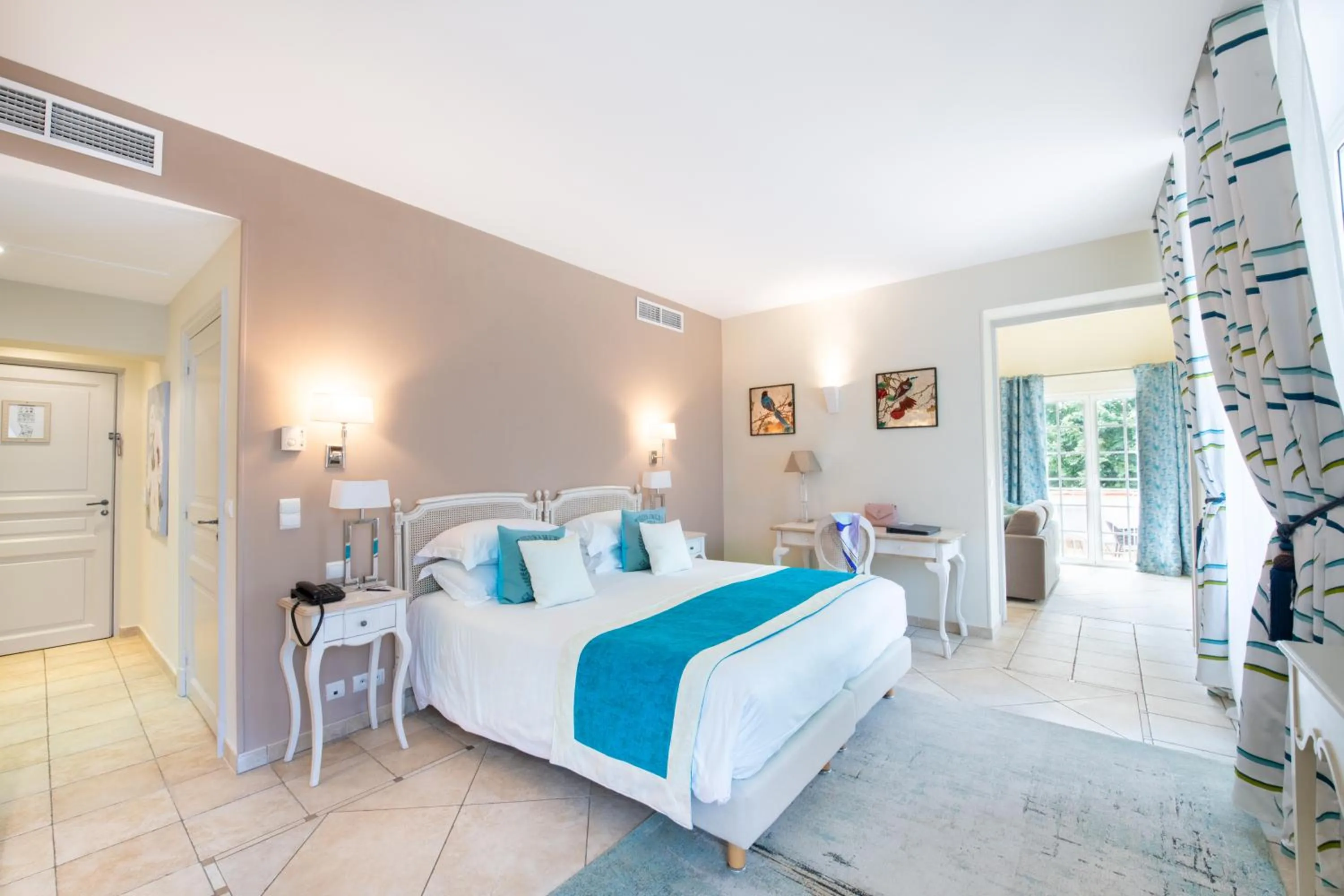 Bedroom, Bed in Hôtel Golf & Spa Château de la Bégude The Originals Collection