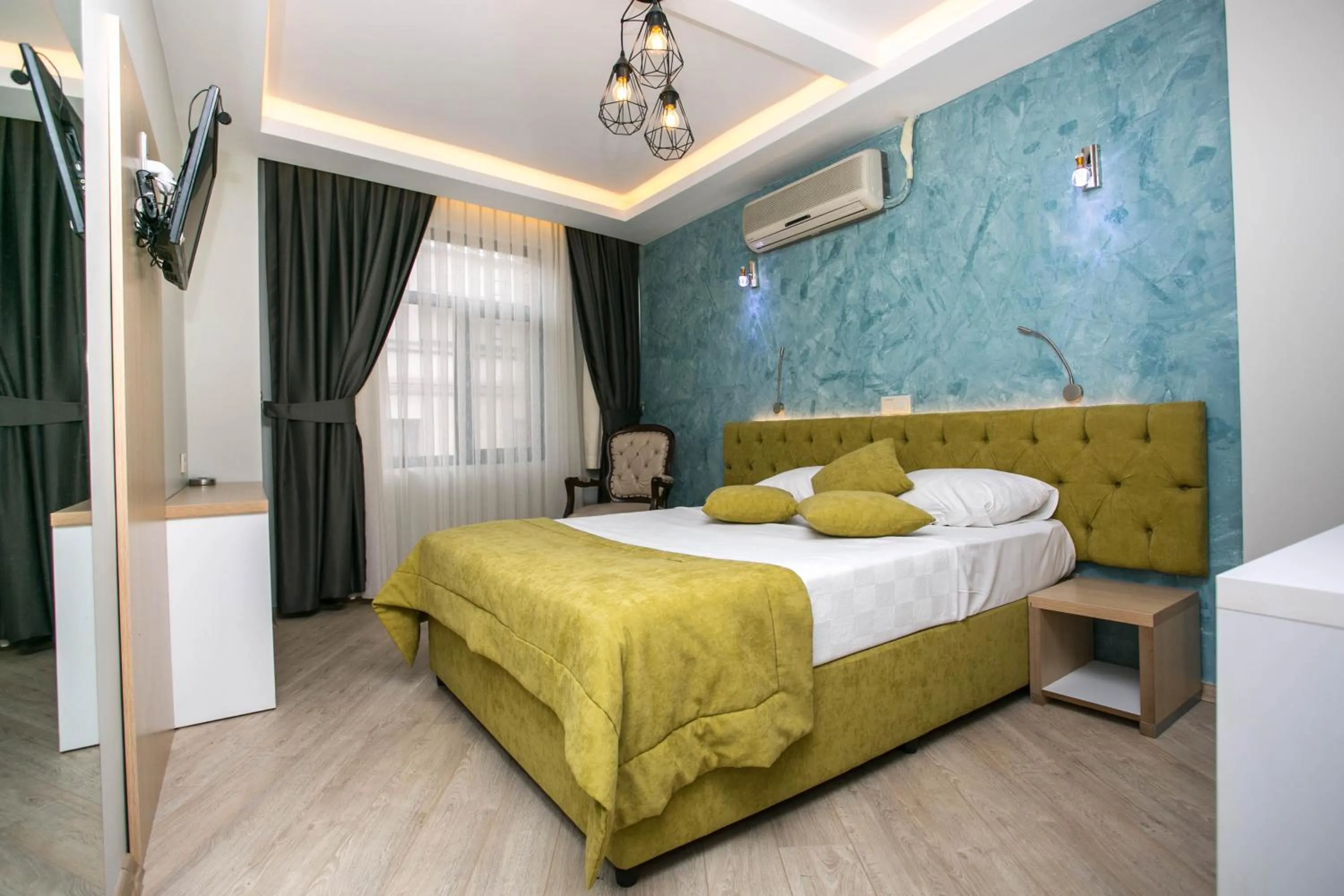 Bedroom, Bed in Hotel Pera Capitol