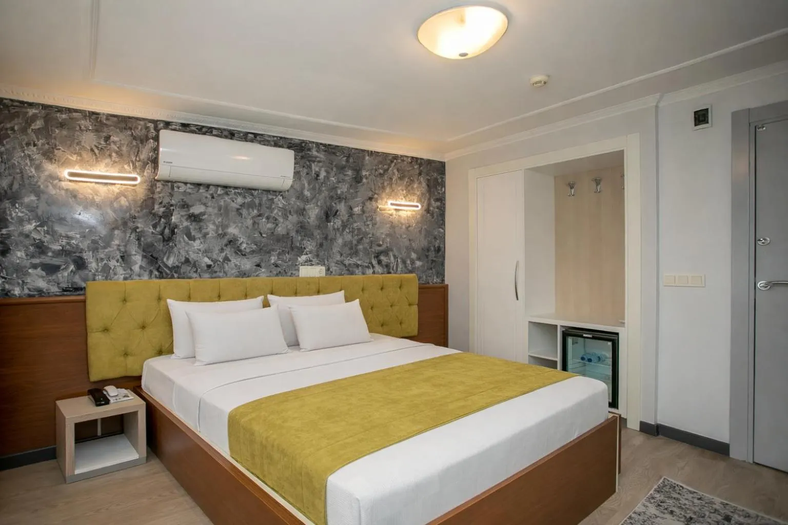 Bed in Hotel Pera Capitol - Taksim & İstiklal