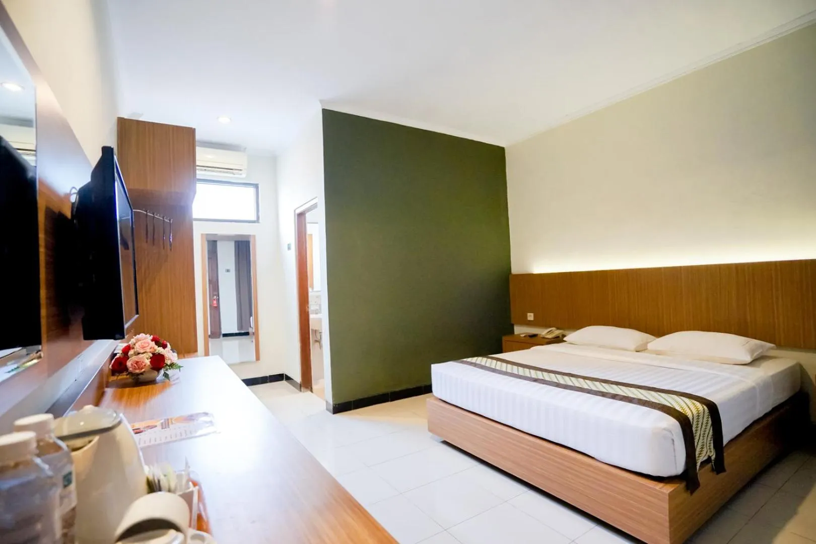 Bedroom, Bed in Cakra Kusuma Hotel