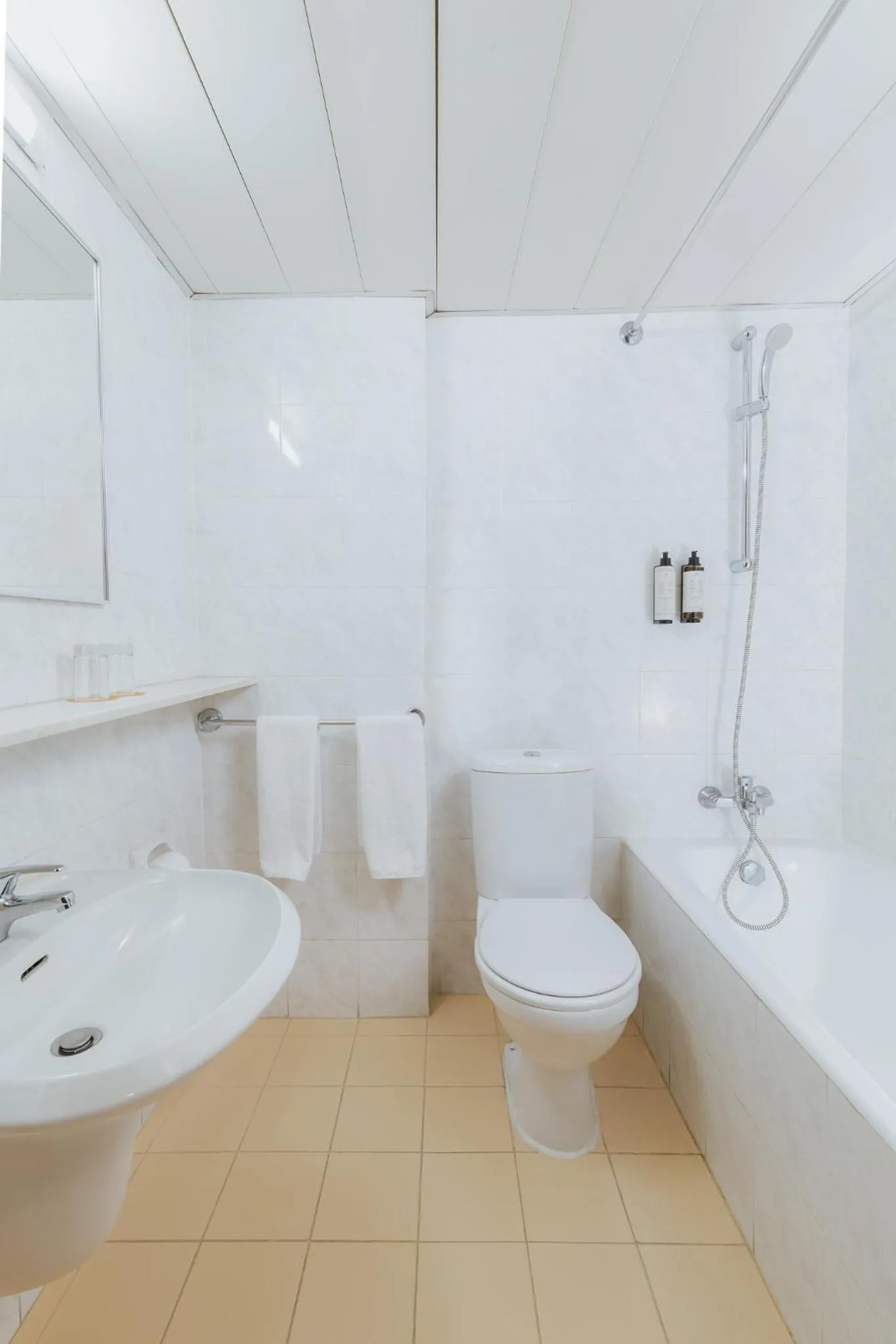 Bathroom in Odysseia Hotel Kapetanios