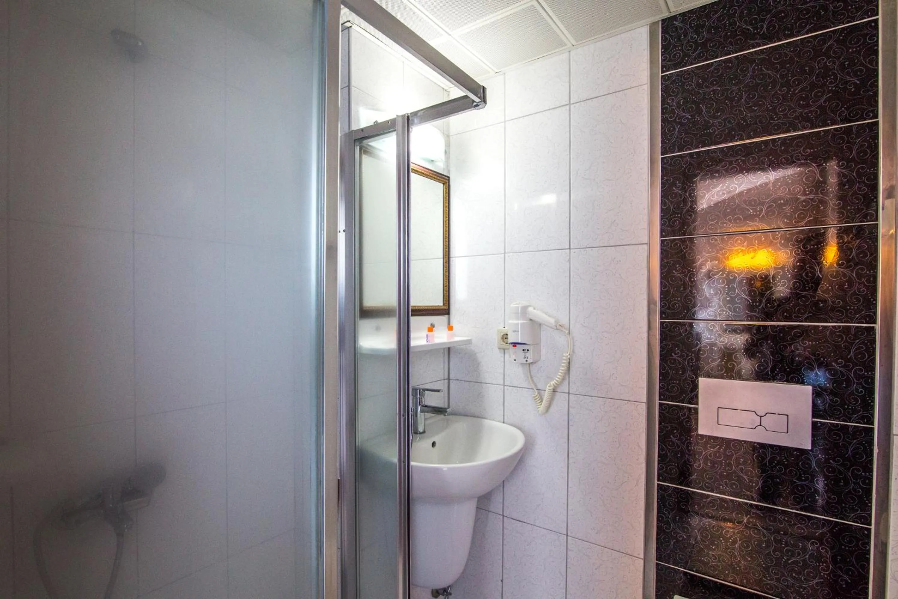 Shower in Sunday Beach Hotel