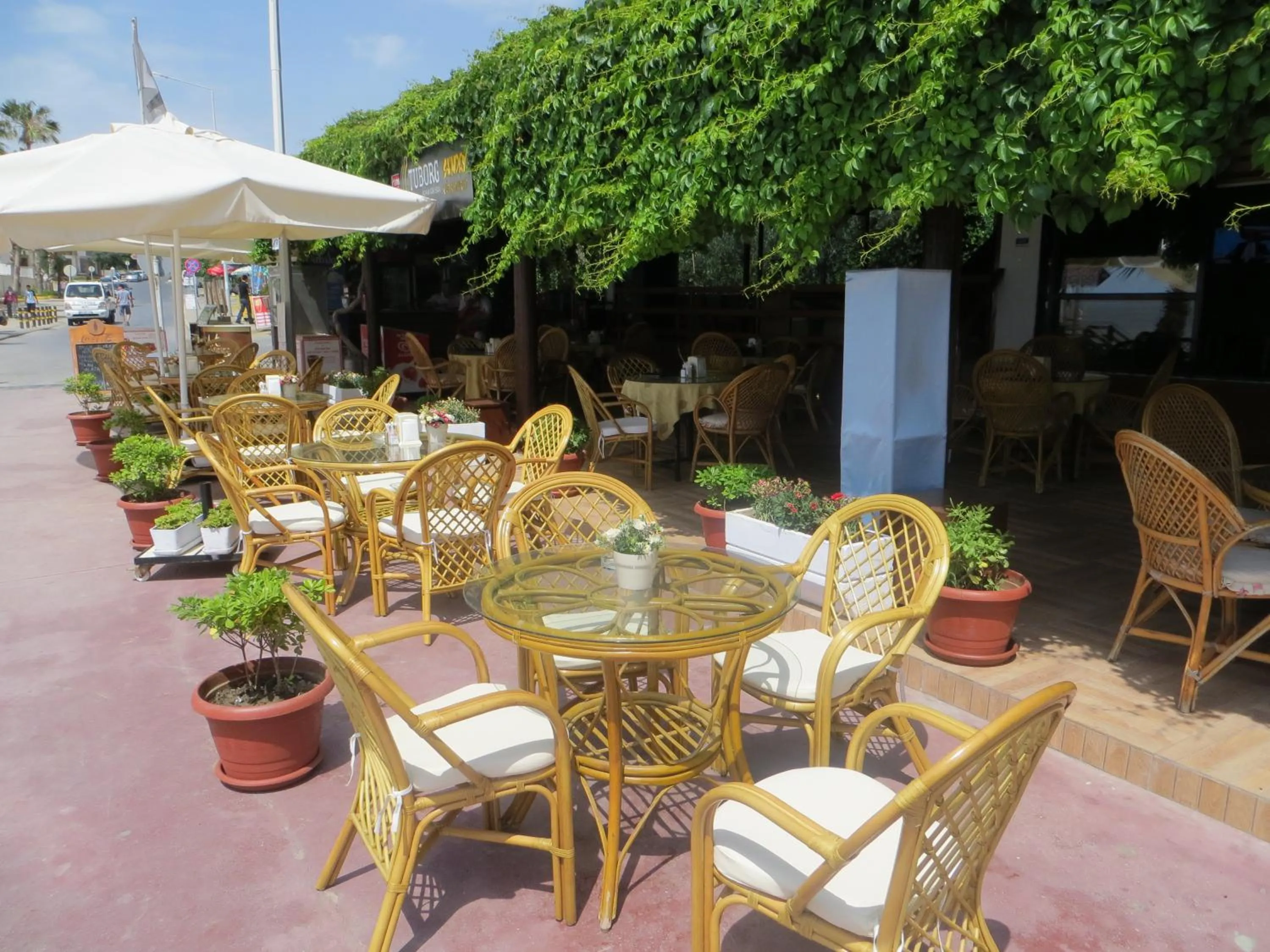 Restaurant/places to eat in Sunday Beach Hotel