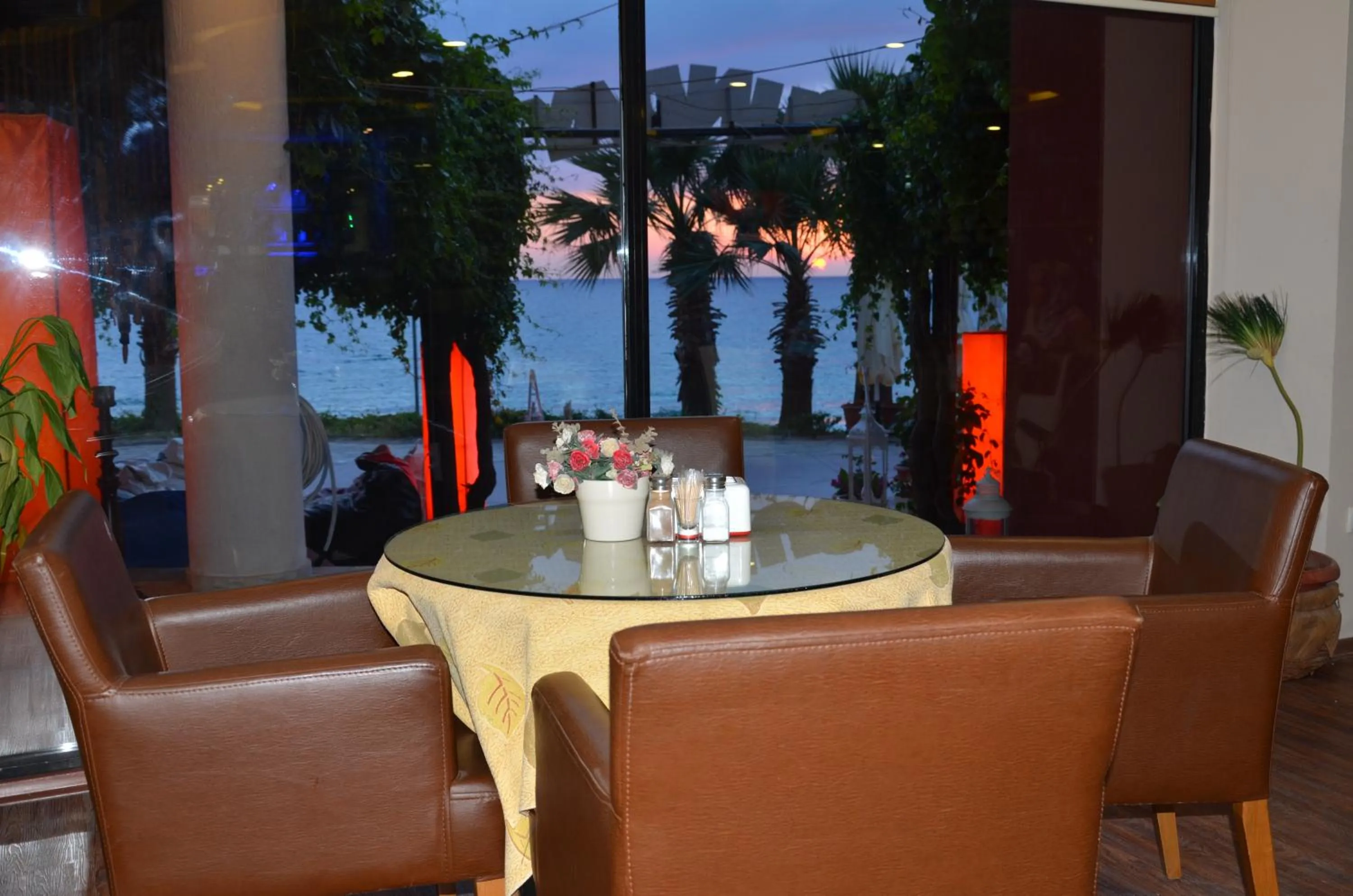 Restaurant/places to eat in Sunday Beach Hotel