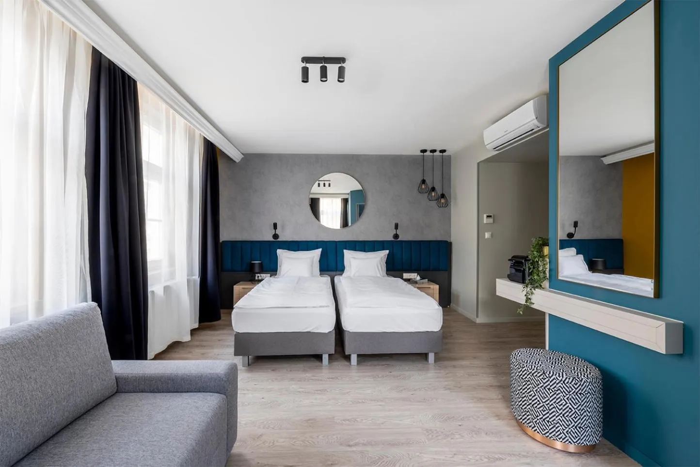 Photo of the whole room, Bed in Alta Moda Fashion Hotel