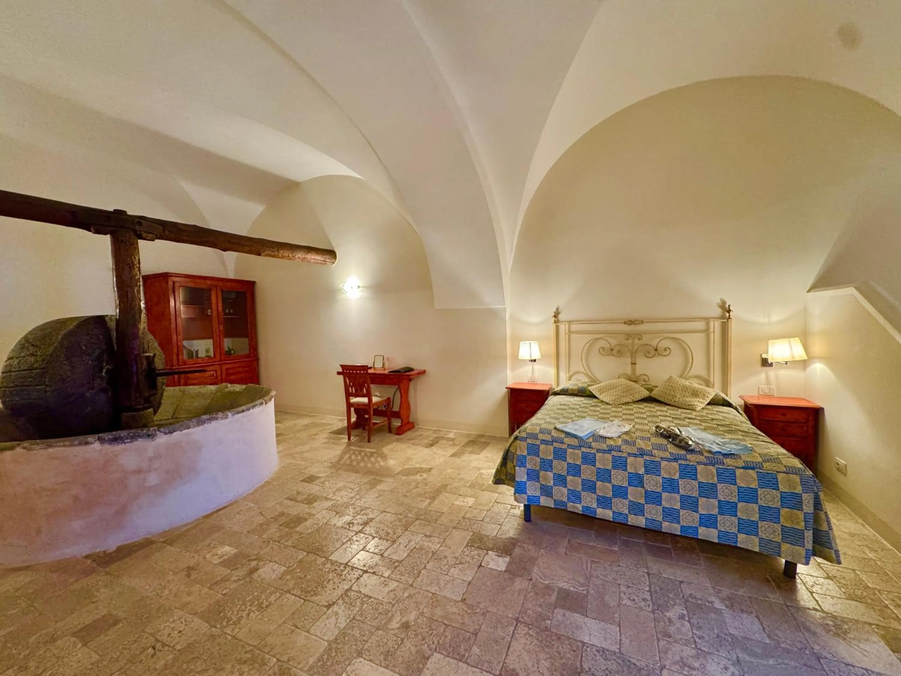 Photo of the whole room, Bed in Villa Il Frantoio and Lilmar
