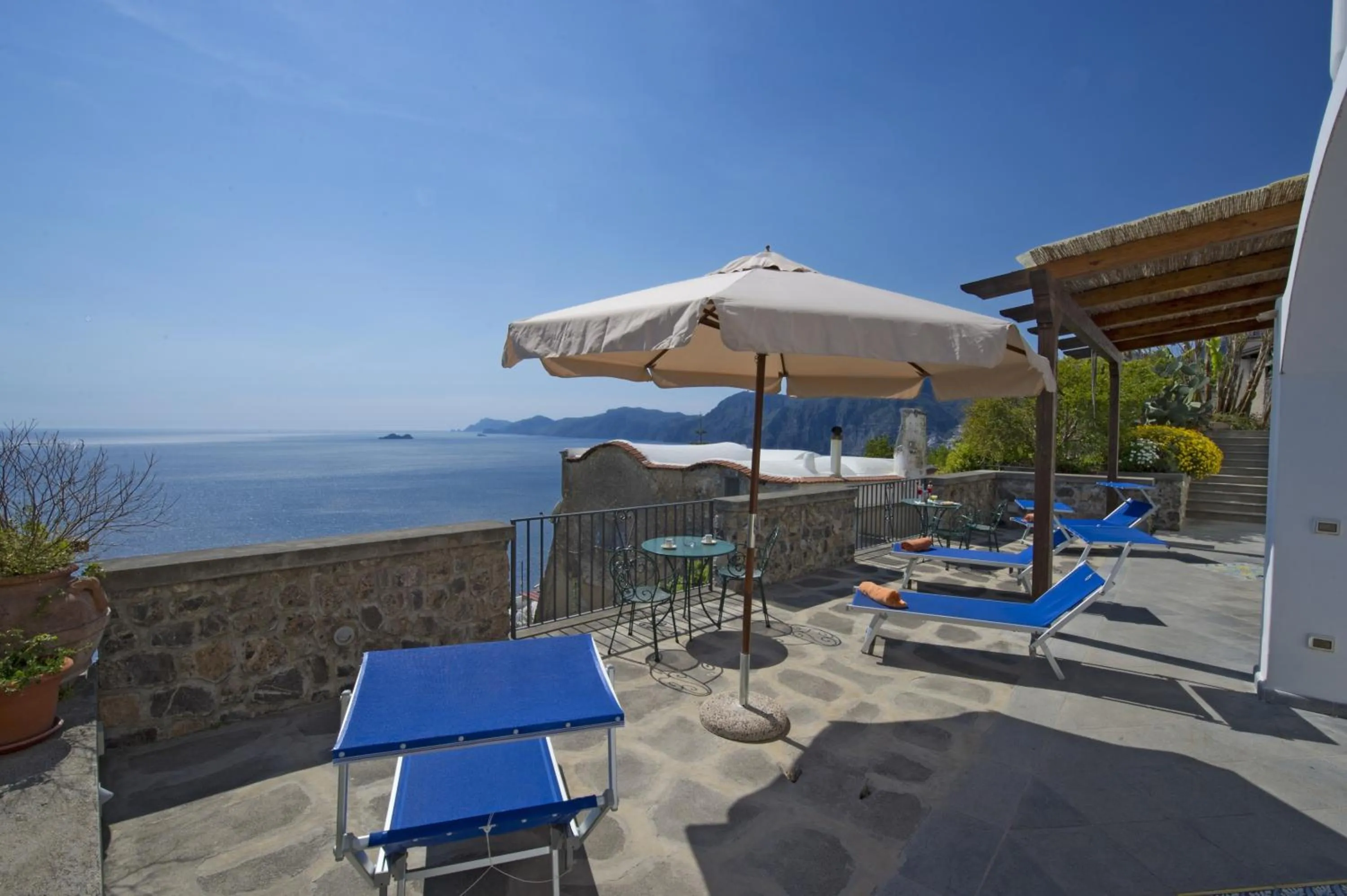 Patio in Villa Il Frantoio and Lilmar