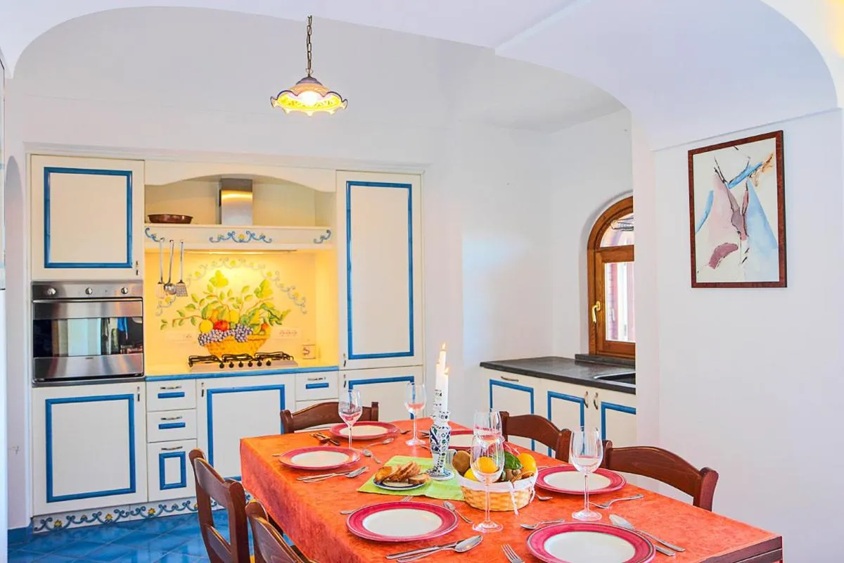 Dining area in Villa Il Frantoio and Lilmar