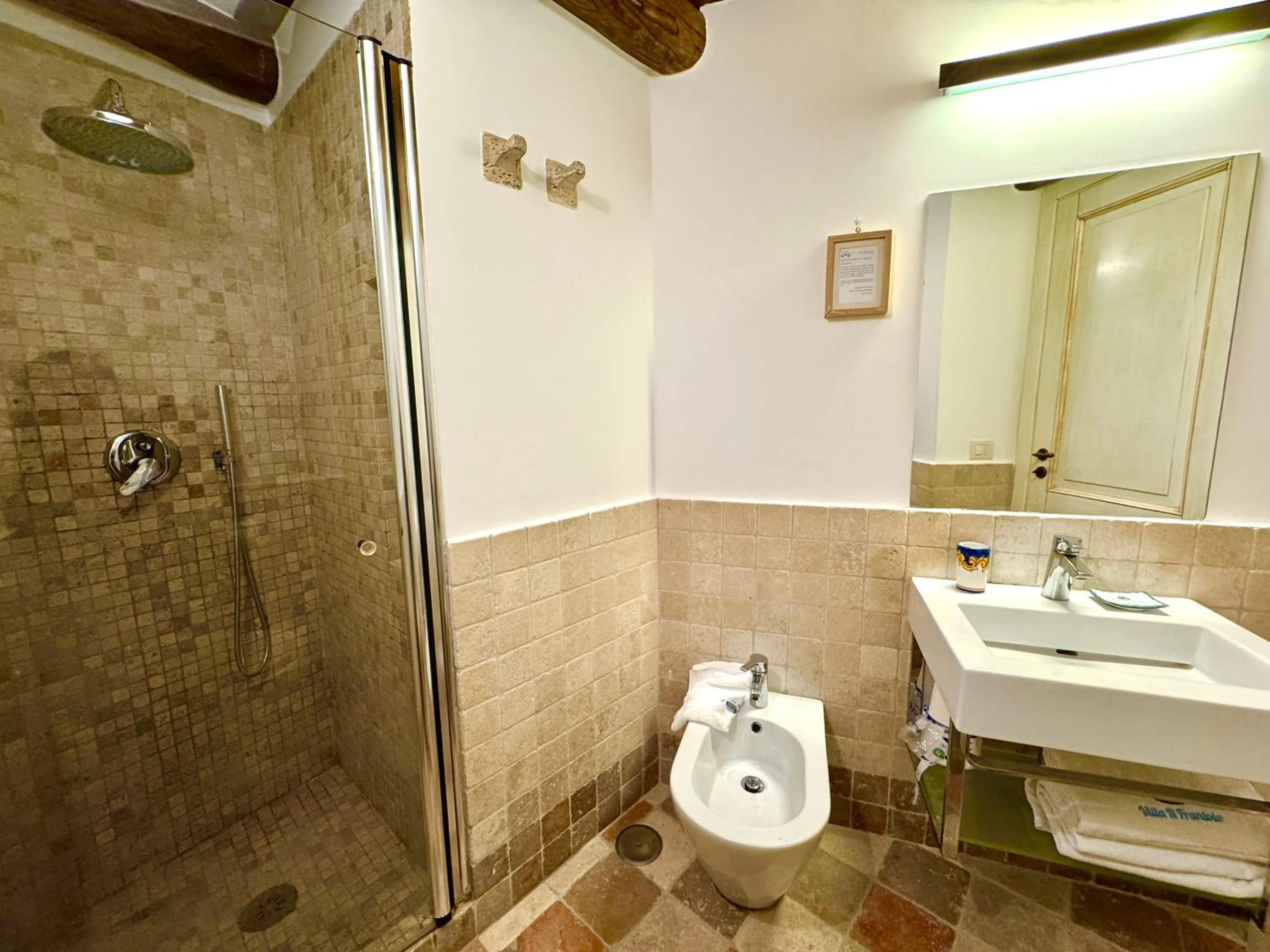 Shower in Villa Il Frantoio and Lilmar