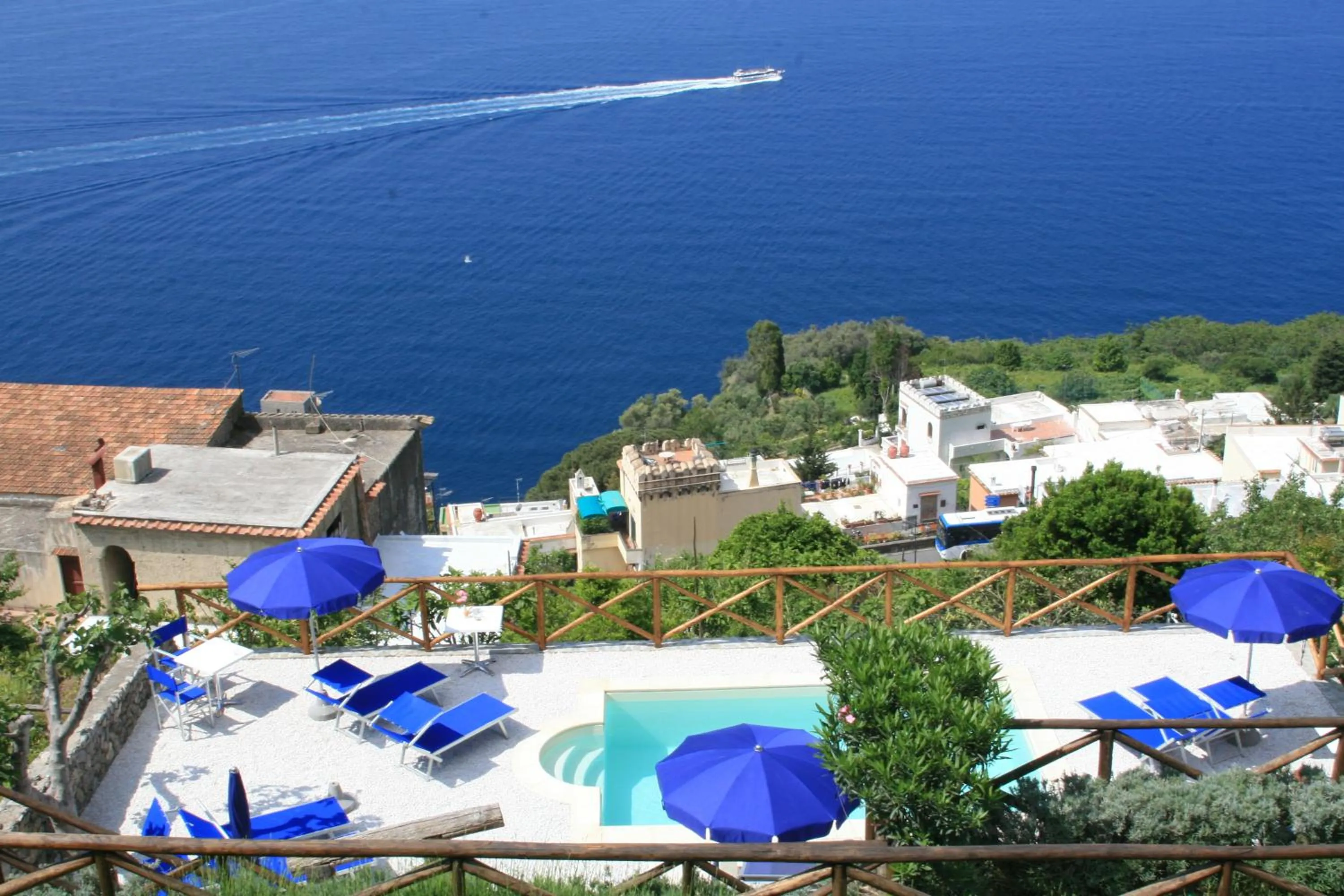Patio in Villa Il Frantoio and Lilmar
