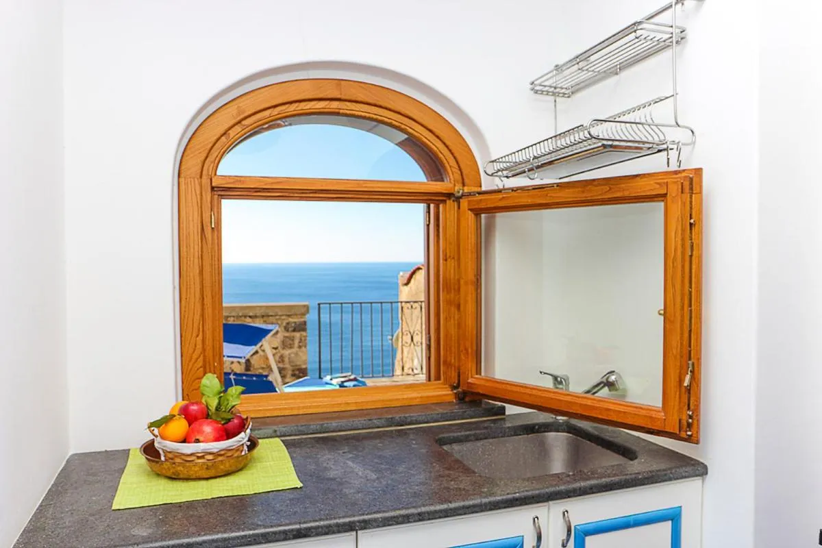 Sea view in Villa Il Frantoio and Lilmar