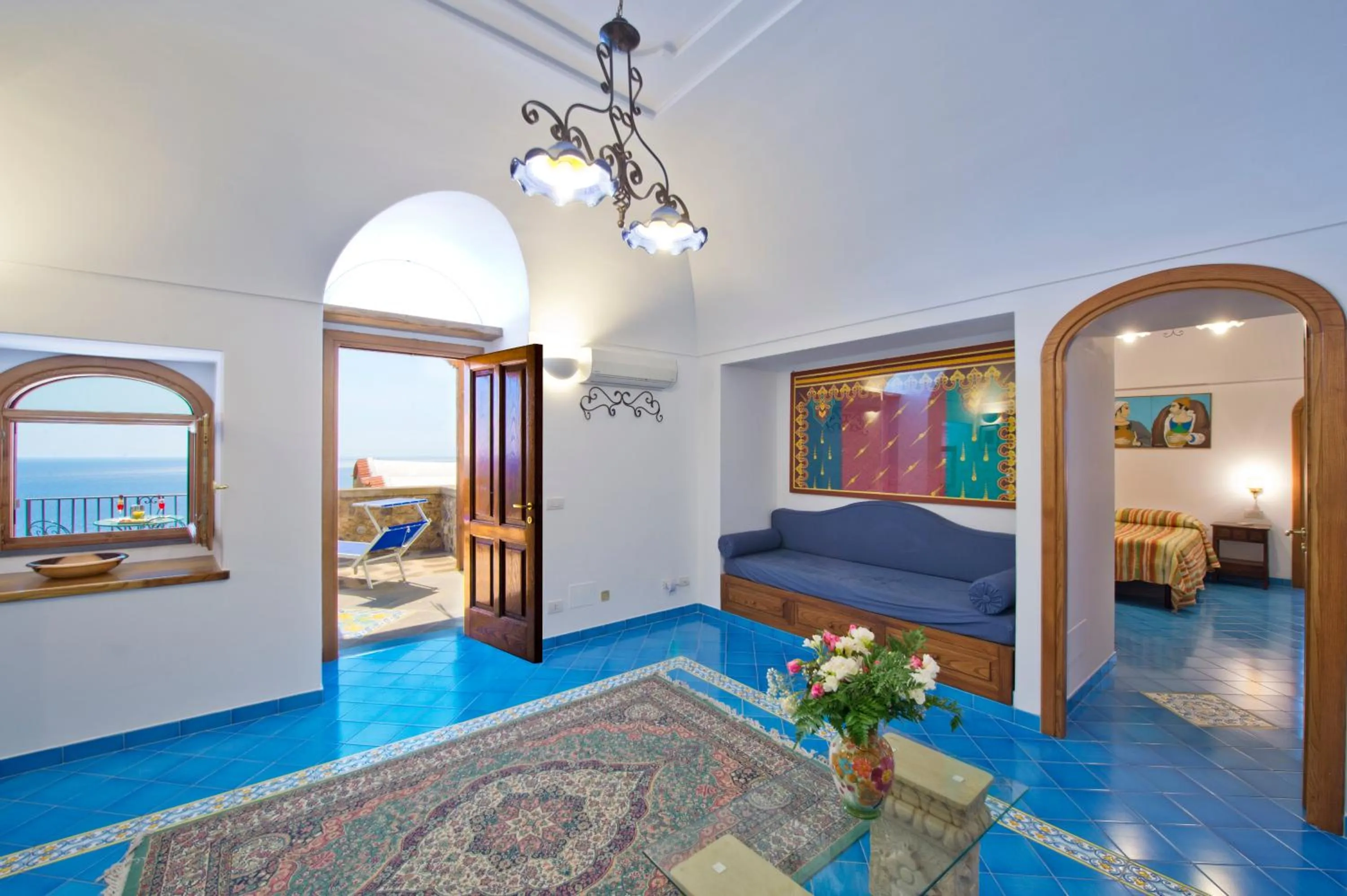 Bed in Villa Il Frantoio and Lilmar