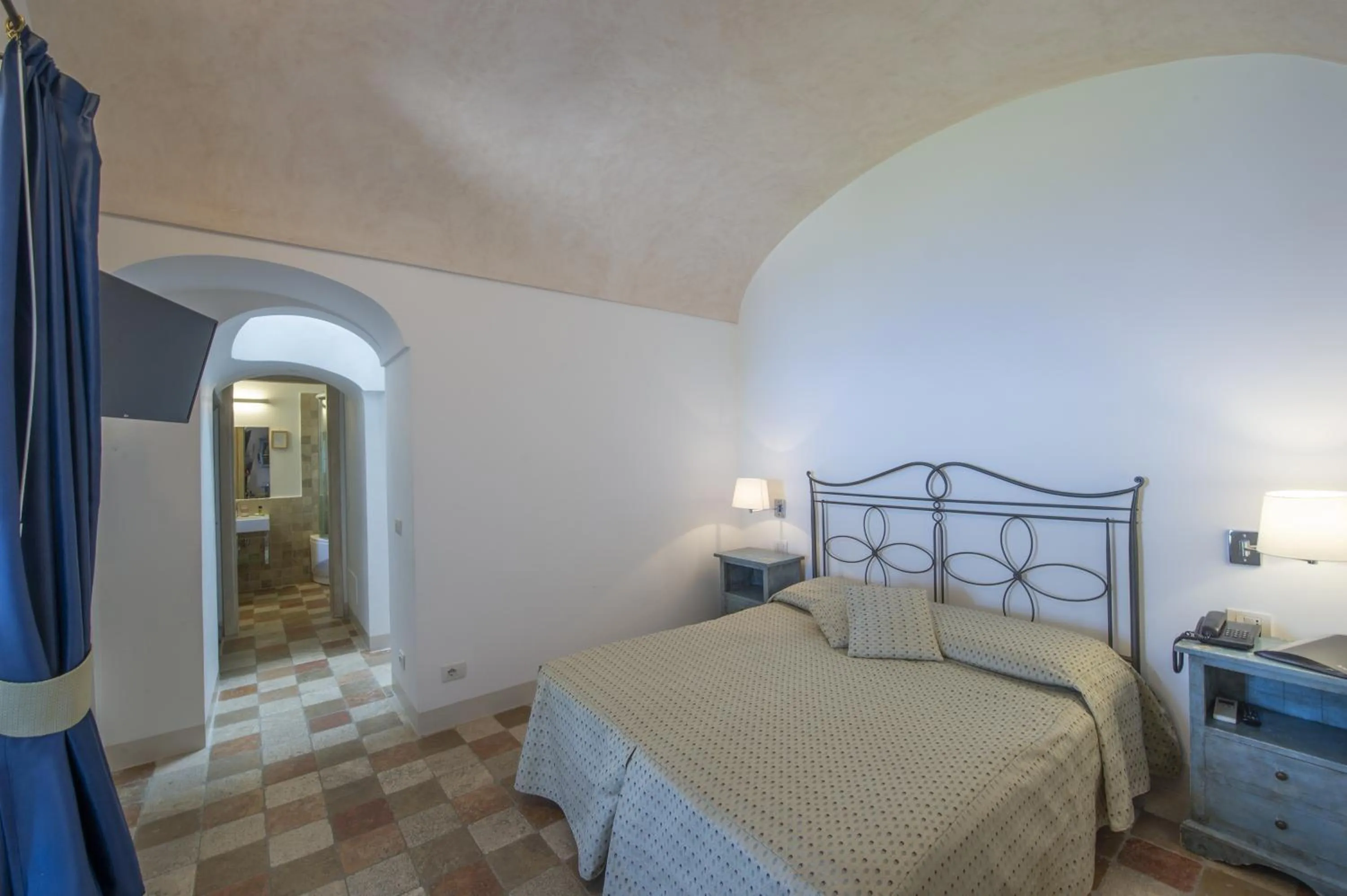 Property building, Bed in Villa Il Frantoio and Lilmar