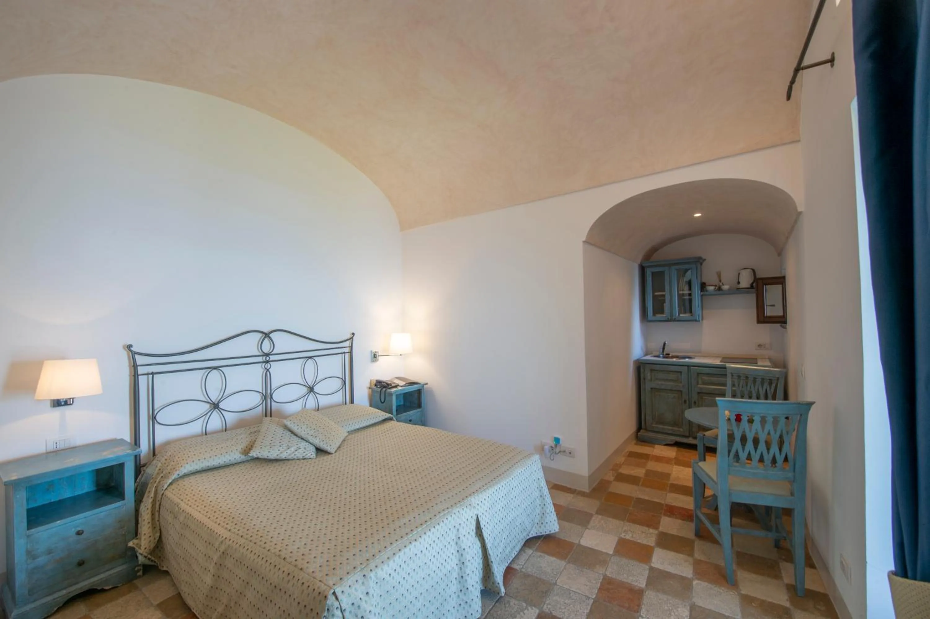 Bed in Villa Il Frantoio and Lilmar