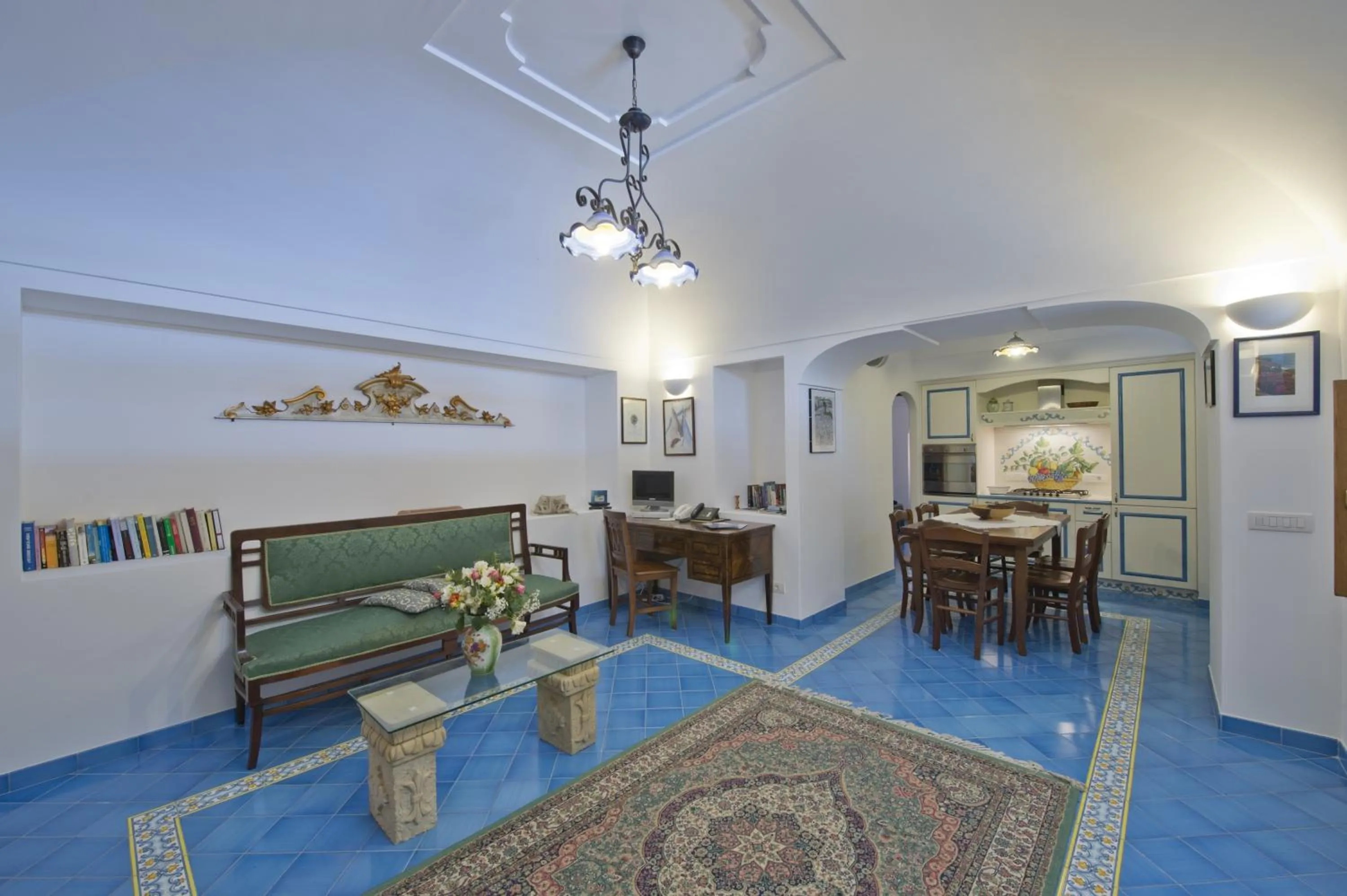 Dining area in Villa Il Frantoio and Lilmar