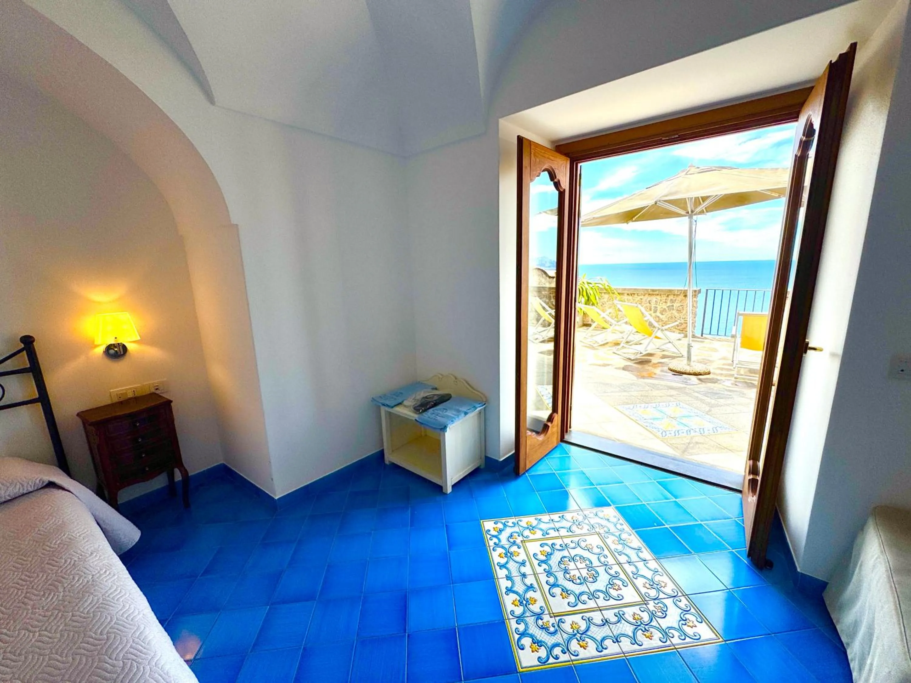 Bed in Villa Il Frantoio and Lilmar