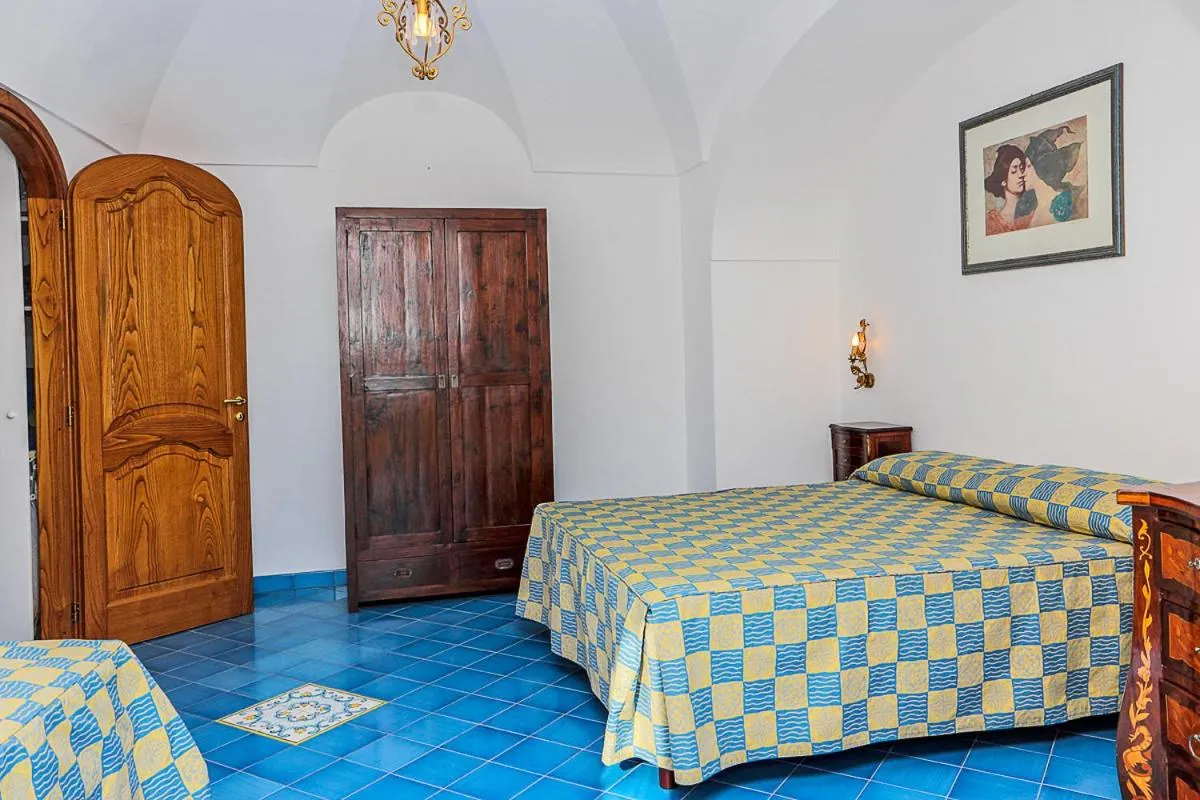 Photo of the whole room, Bed in Villa Il Frantoio and Lilmar