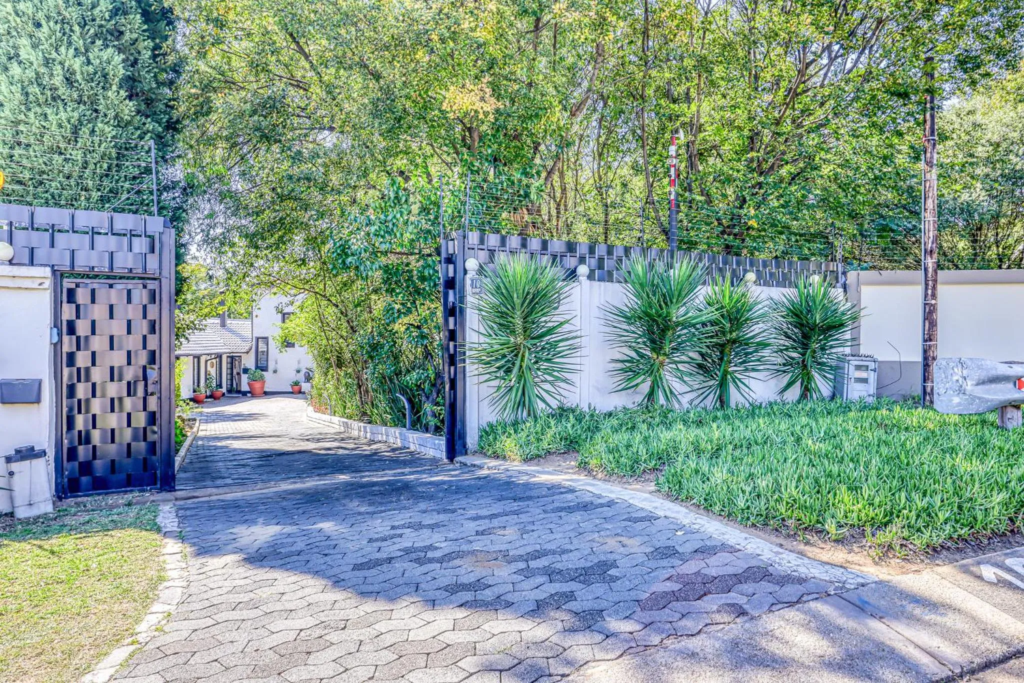 Garden view in The Bedford Manor