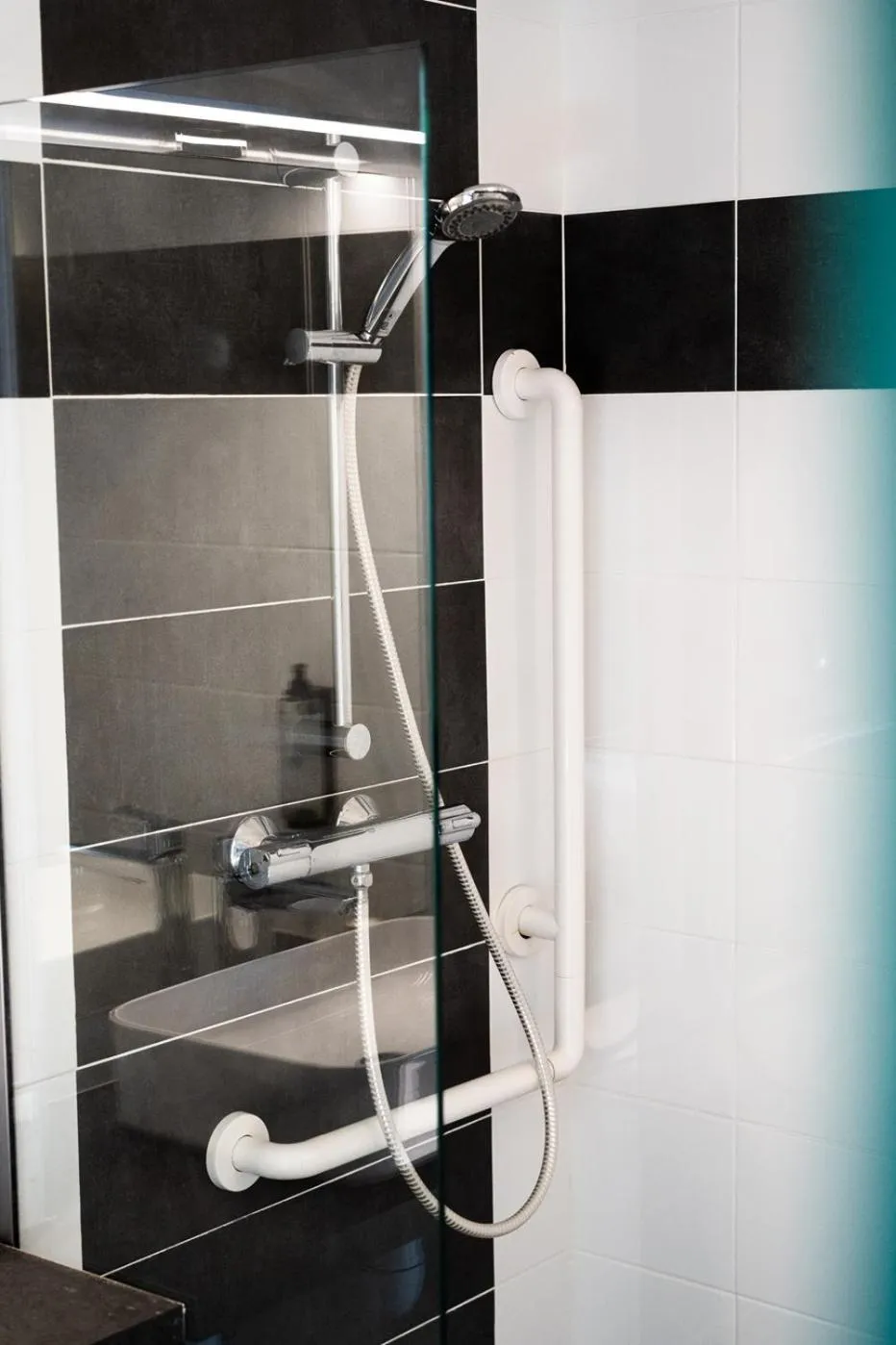 Shower in Centre Jean XXIII