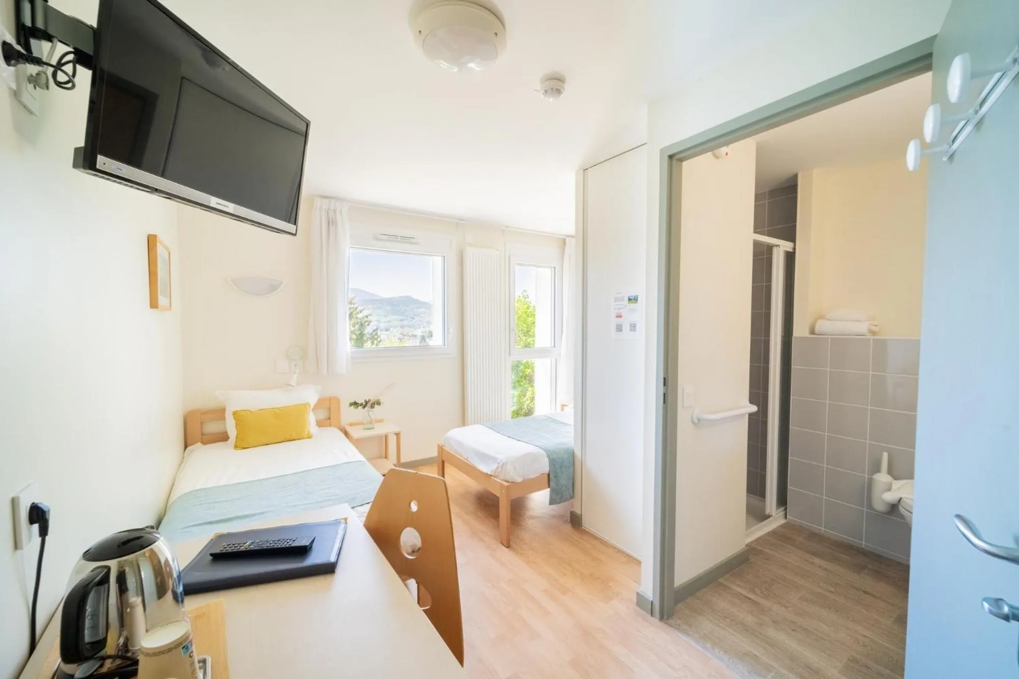 Bathroom, Bed in Centre Jean XXIII