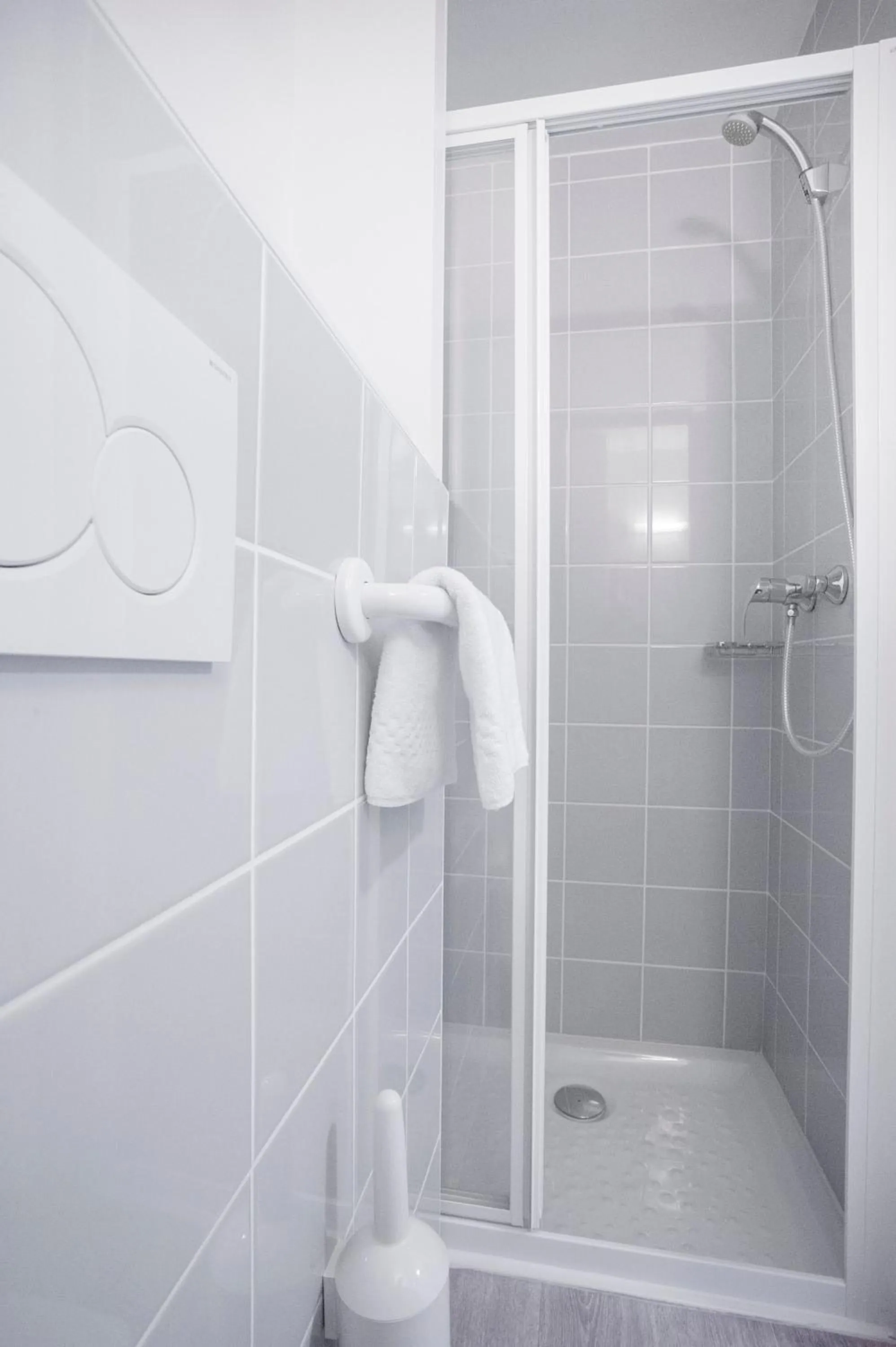 Shower in Centre Jean XXIII