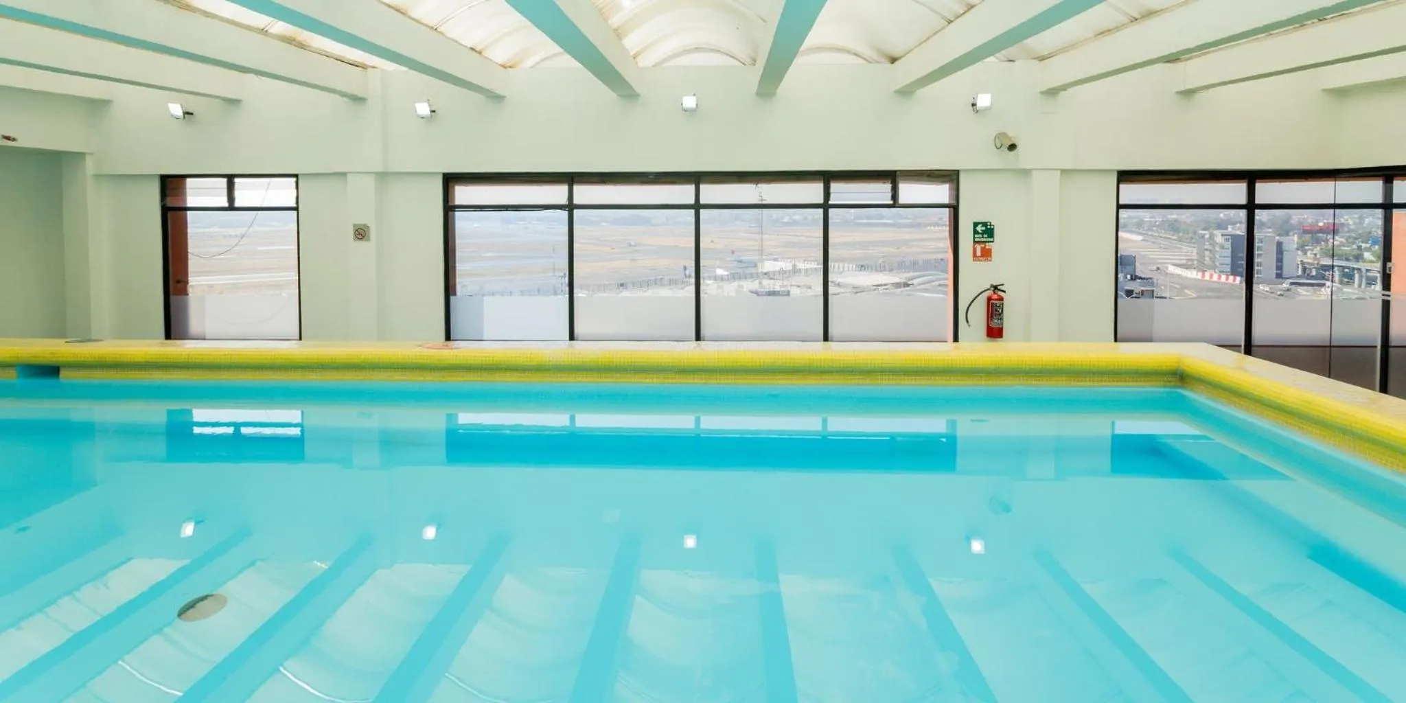 Swimming pool in Camino Real Aeropuerto