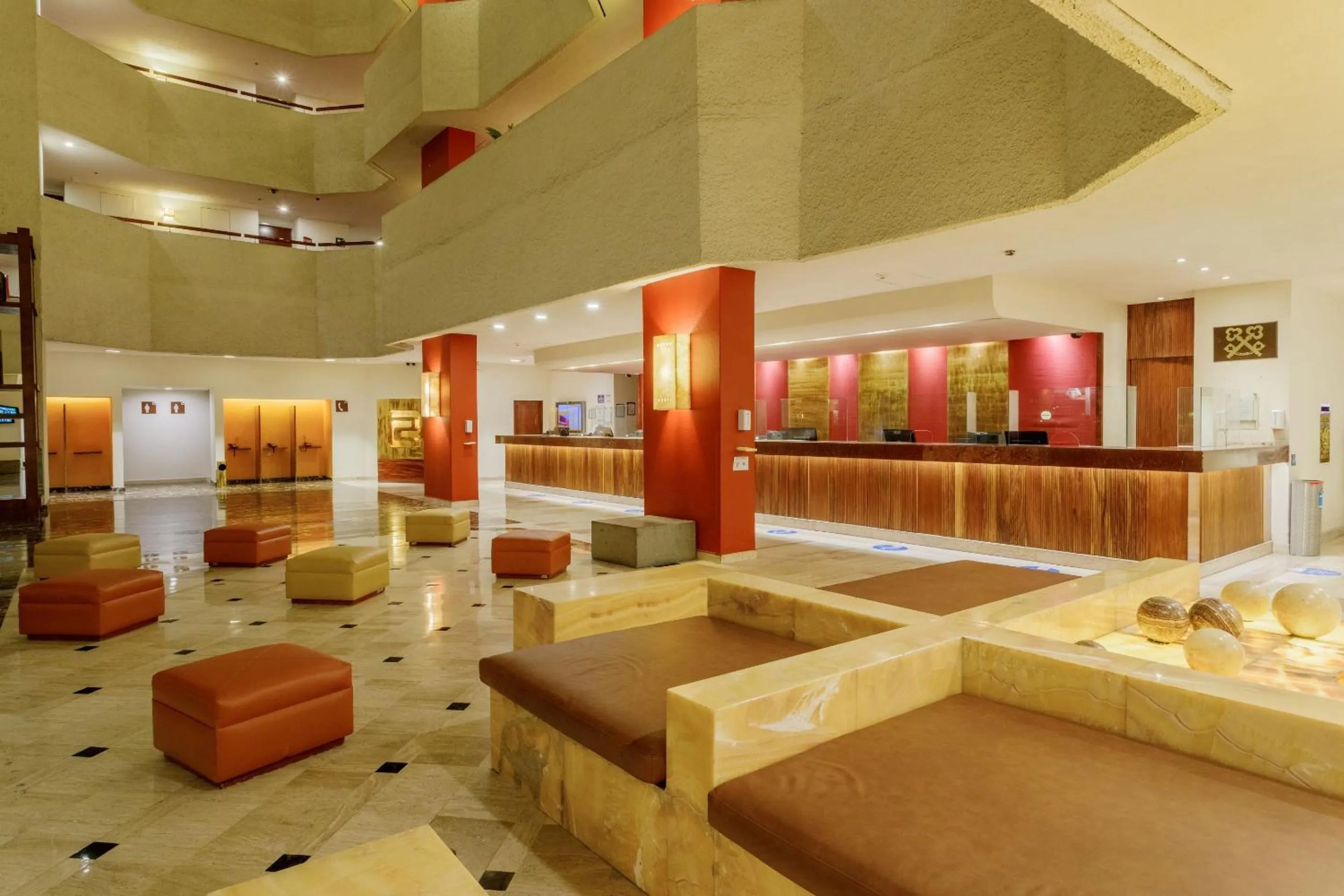 Lobby or reception in Camino Real Aeropuerto