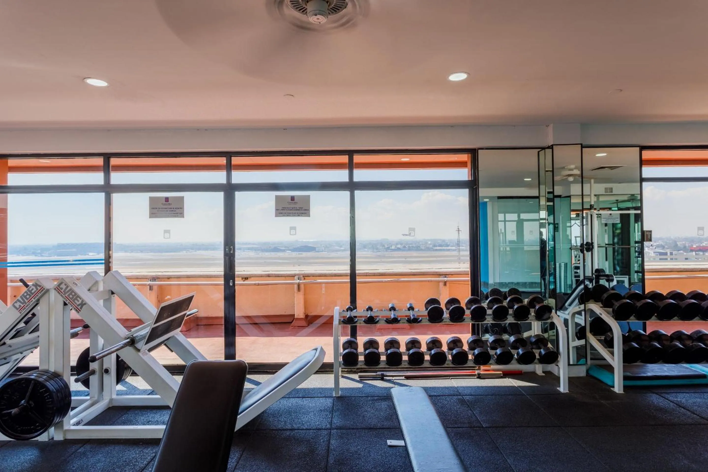 Fitness centre/facilities in Camino Real Aeropuerto