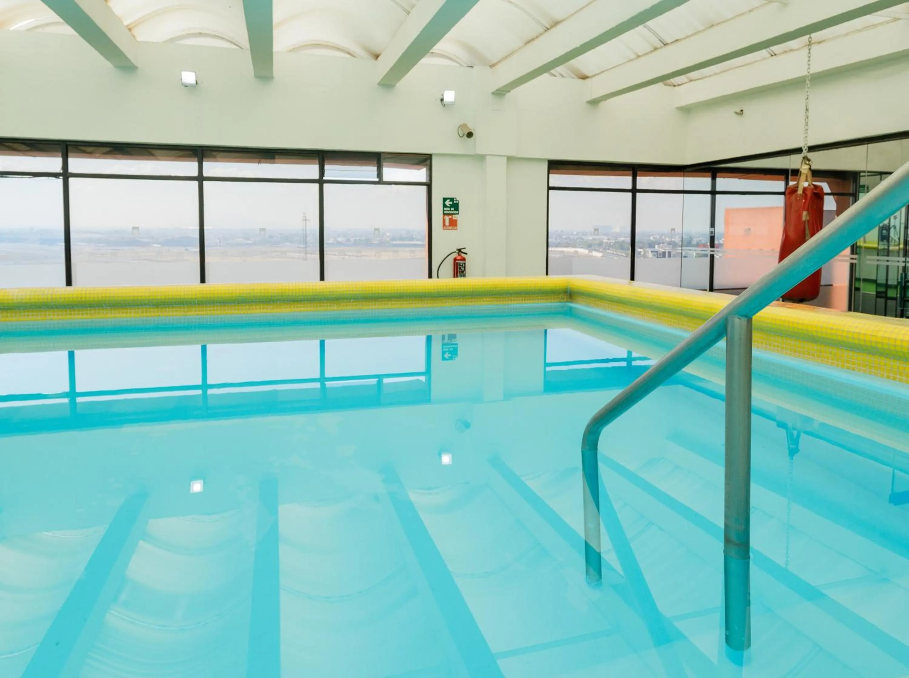 Swimming pool in Camino Real Aeropuerto