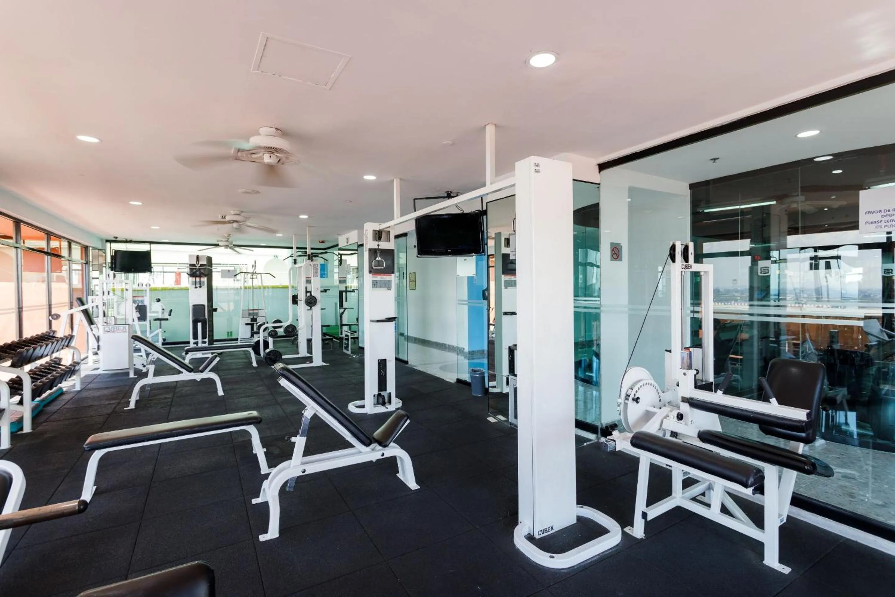 Fitness centre/facilities in Camino Real Aeropuerto