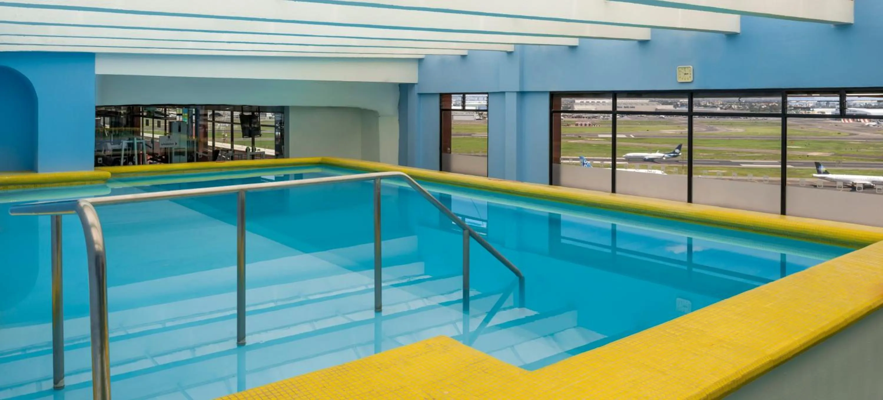 Swimming pool in Camino Real Aeropuerto