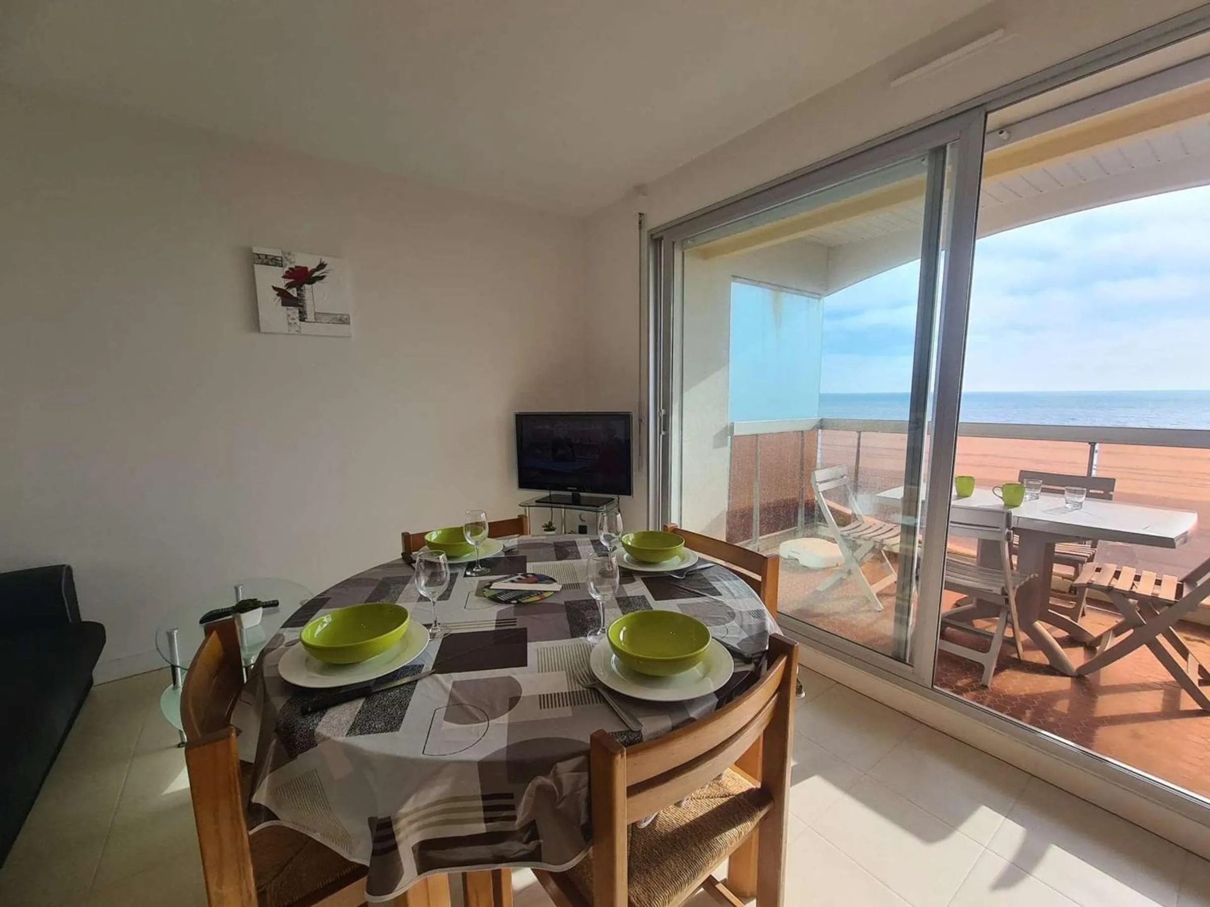 Appartement Face Mer, 3 Pièces, 4 Couchages avec Balcon, Parking Privé, 2 Étoiles - Saint-Jean-de-Monts - FR-1-224C-113
