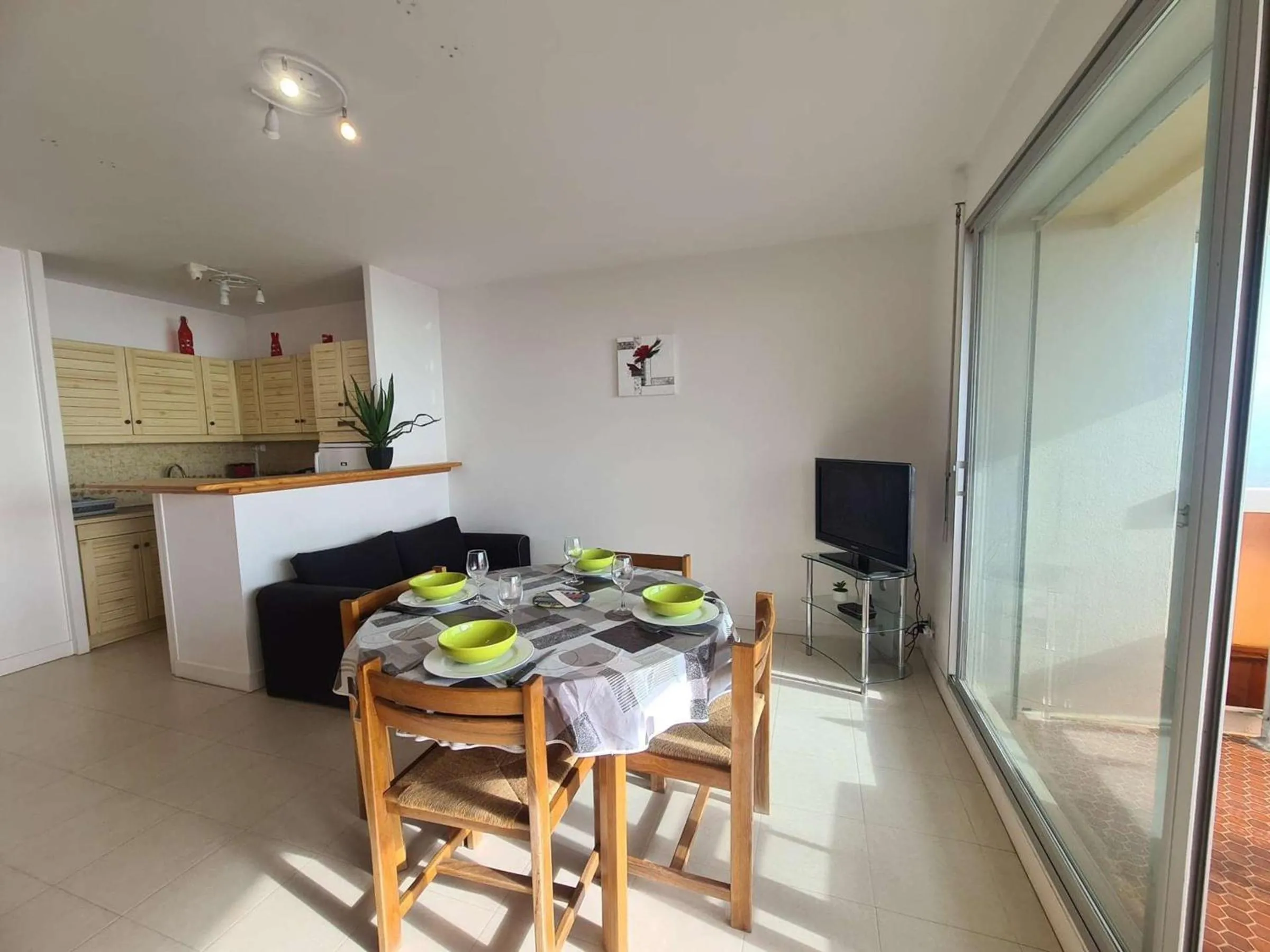 Appartement Face Mer, 3 Pièces, 4 Couchages avec Balcon, Parking Privé, 2 Étoiles - Saint-Jean-de-Monts - FR-1-224C-113