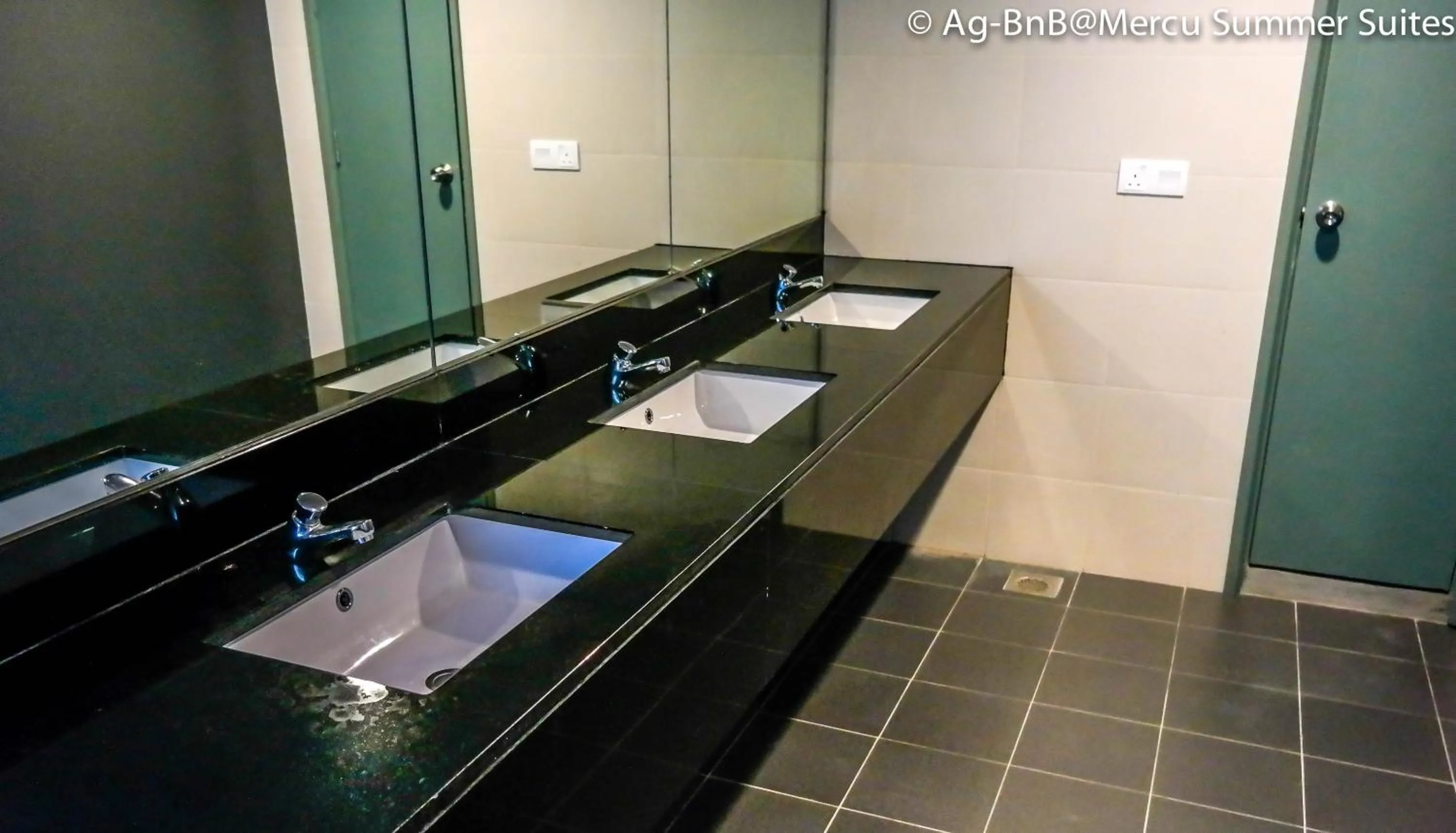 Bathroom in Resort Hostel In City