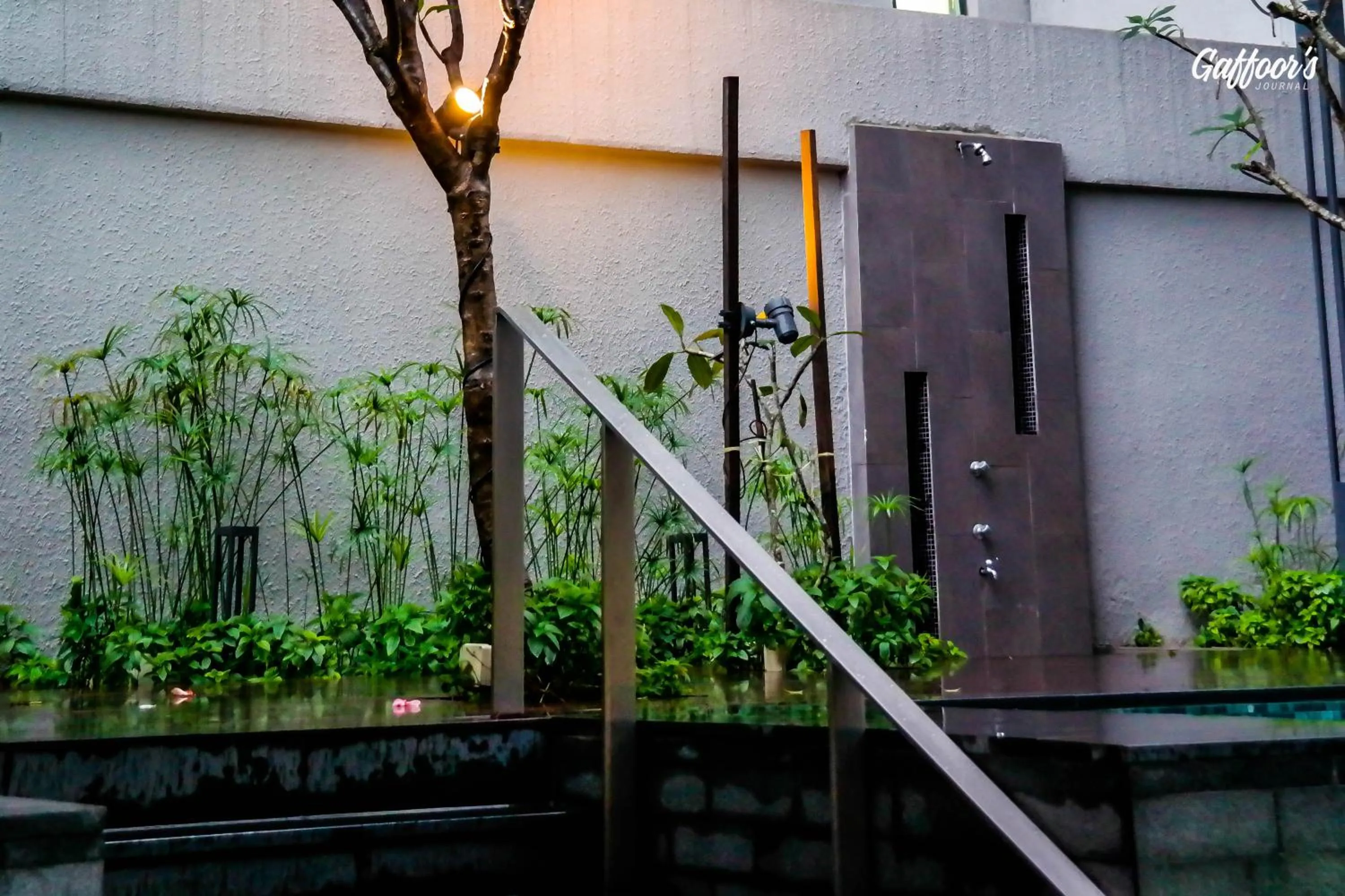 Swimming pool in Resort Hostel In City