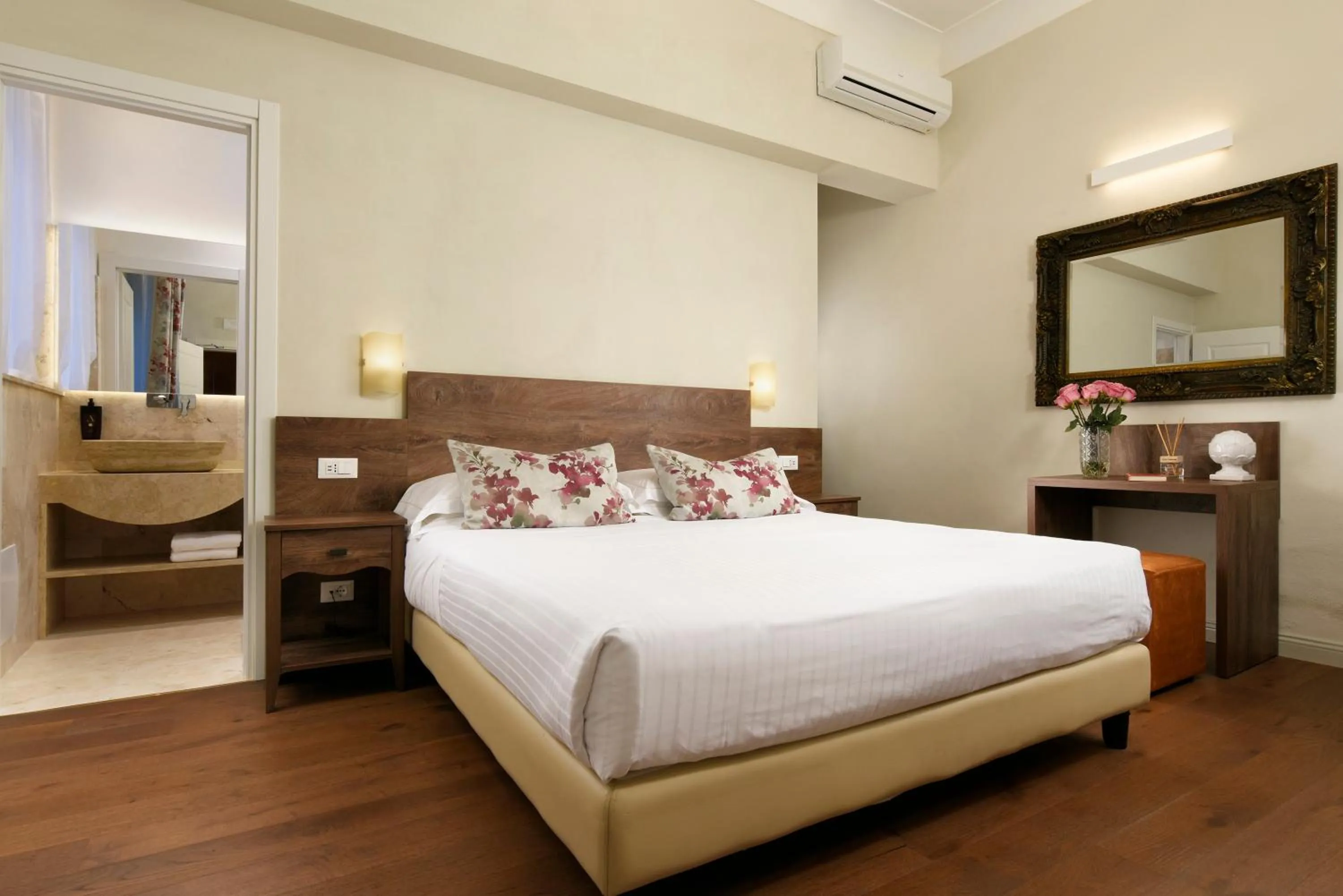 Photo of the whole room, Bed in Villa Sabolini