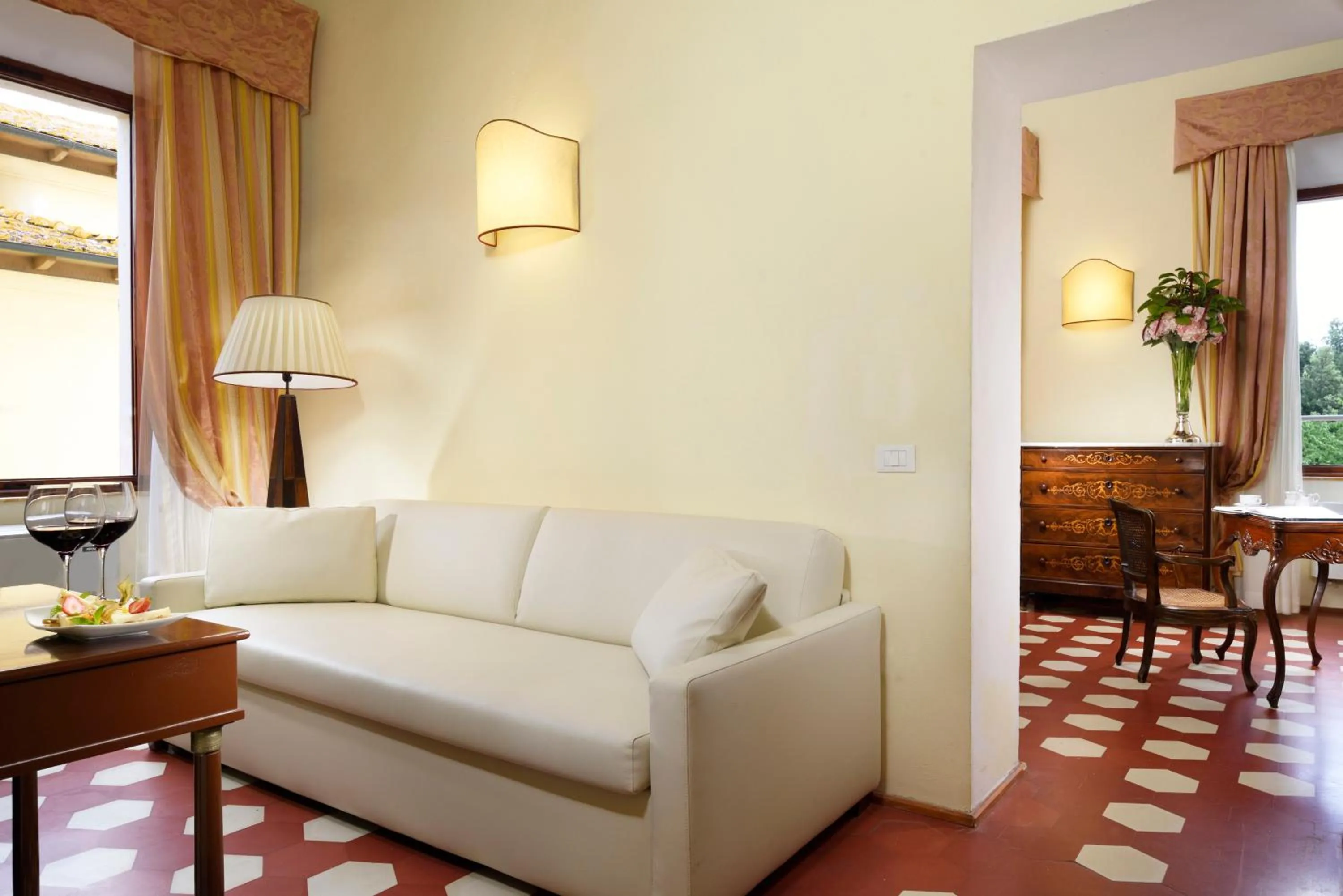 Photo of the whole room in Villa Sabolini