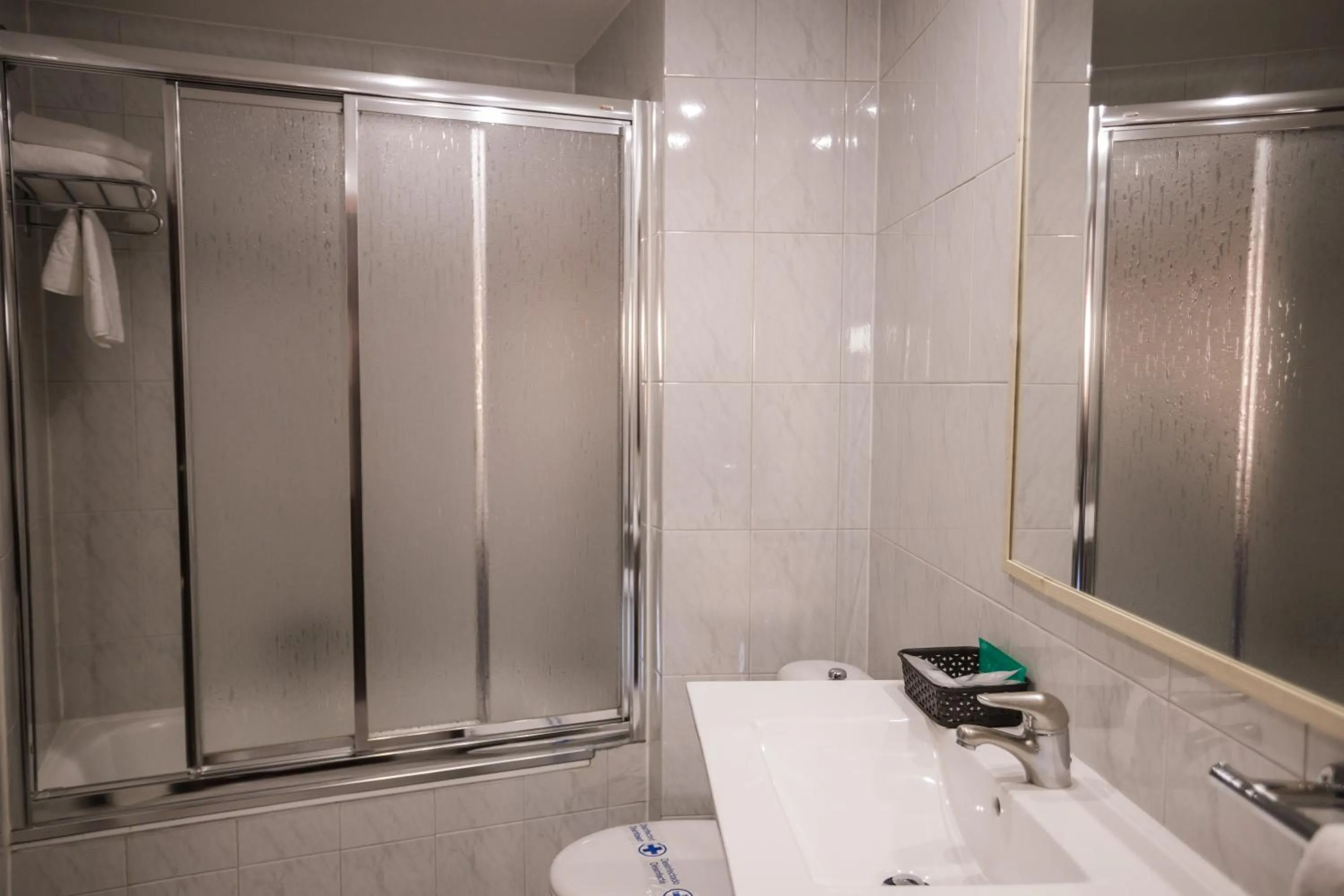 Bathroom in Hotel Restaurante Rúas